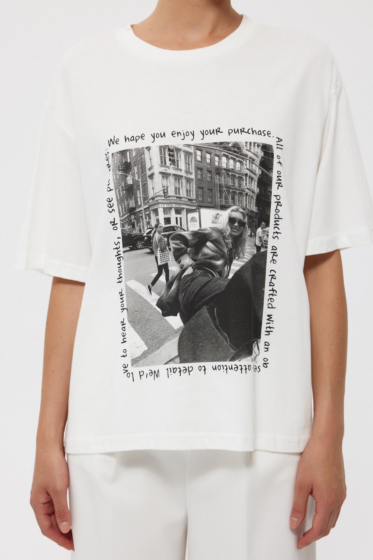 White Picture Print Detailed T-Shirt