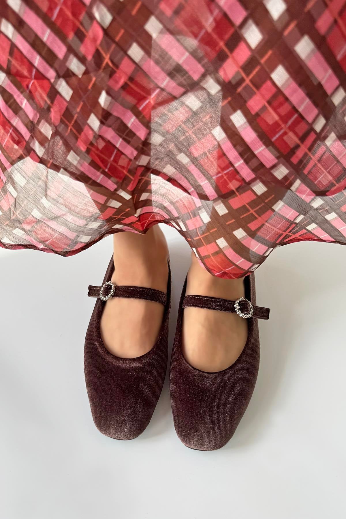 Berny Women's Belt Detail Velvet Ballerina - Brown