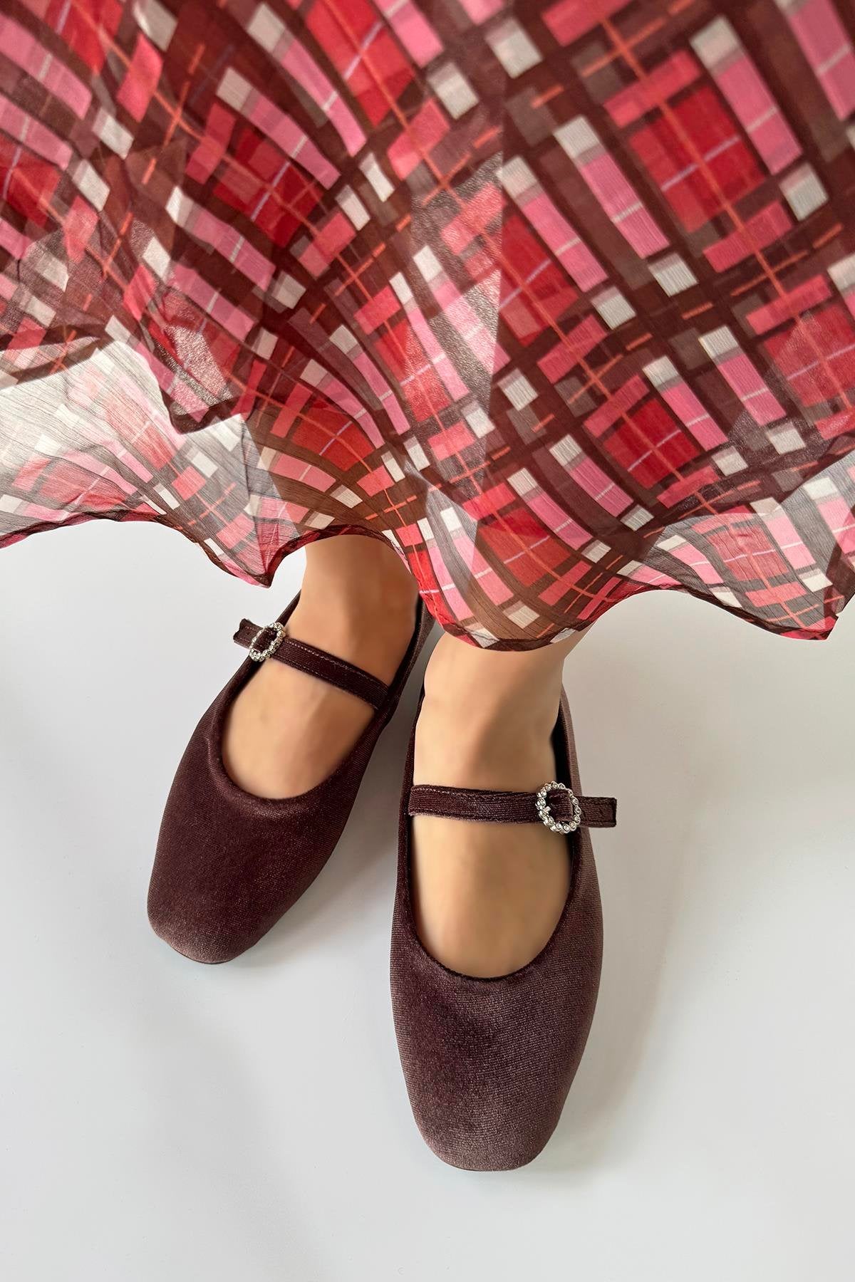 Berny Women's Belt Detail Velvet Ballerina - Brown