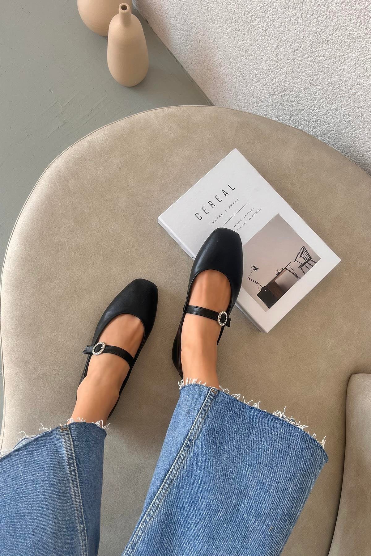 Berny Women's Belt Detail Leather Ballerina - Black