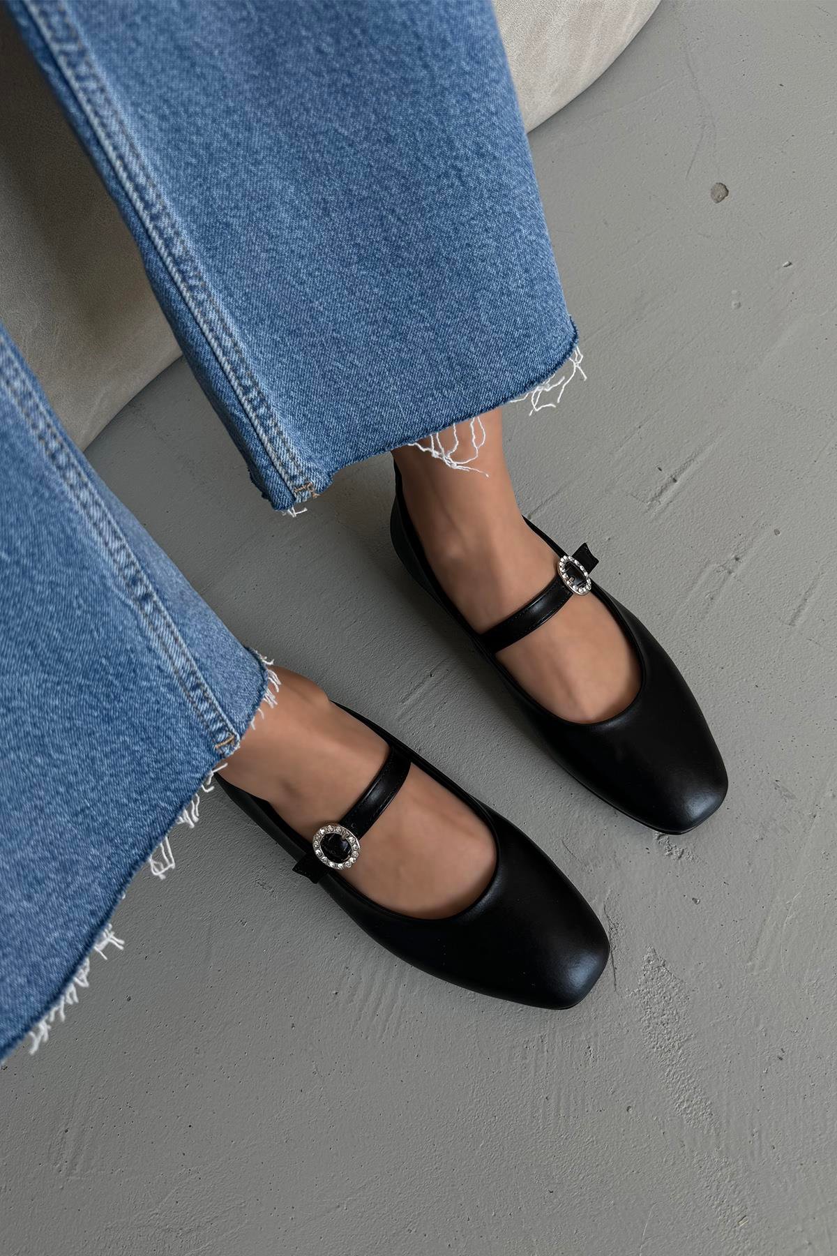 Berny Women's Belt Detail Leather Ballerina - Black