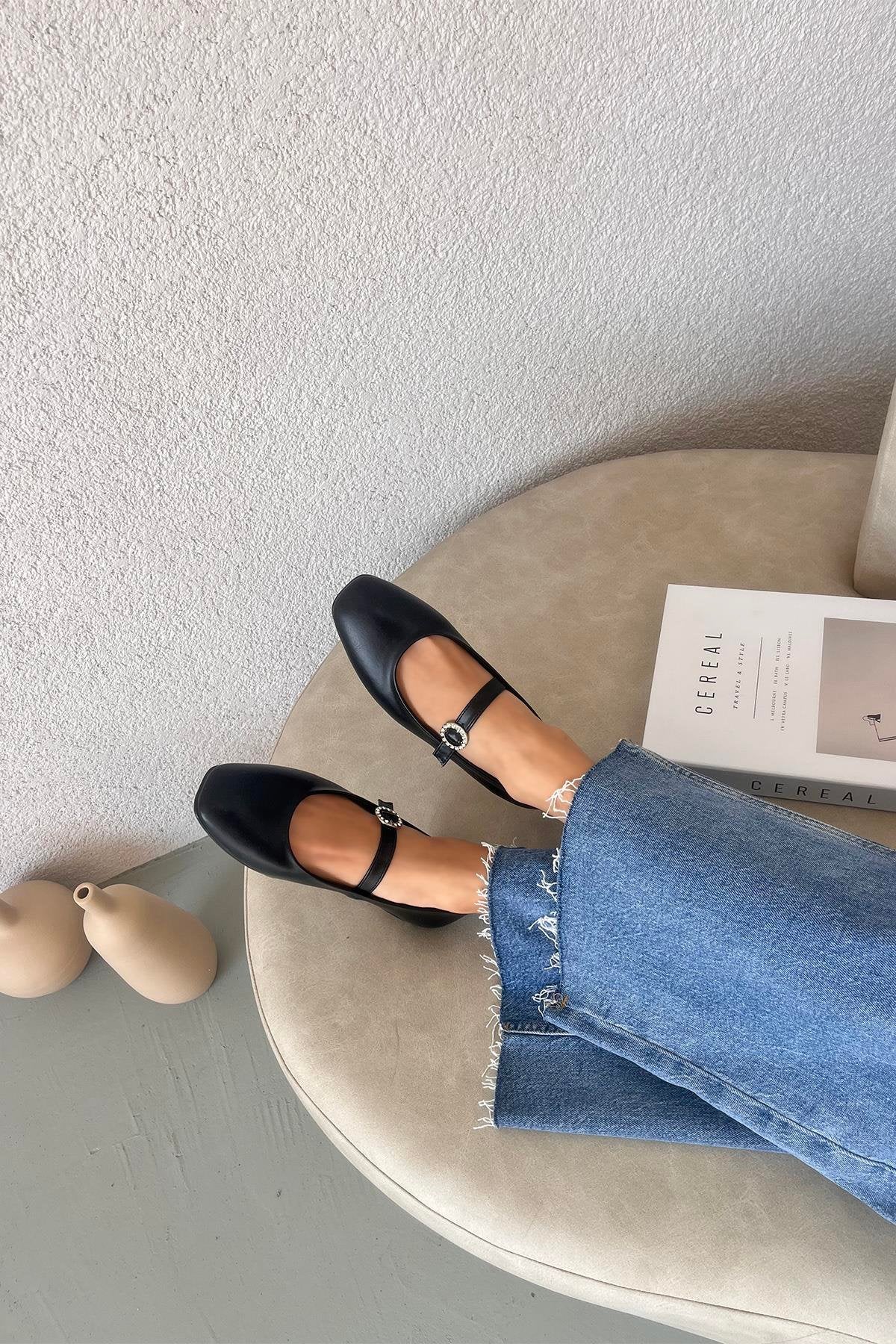 Berny Women's Belt Detail Leather Ballerina - Black