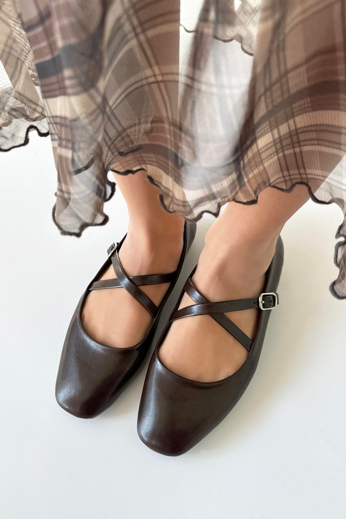 Blake Women's Cross Belt Detail Crinkle Leather Ballerina Brown