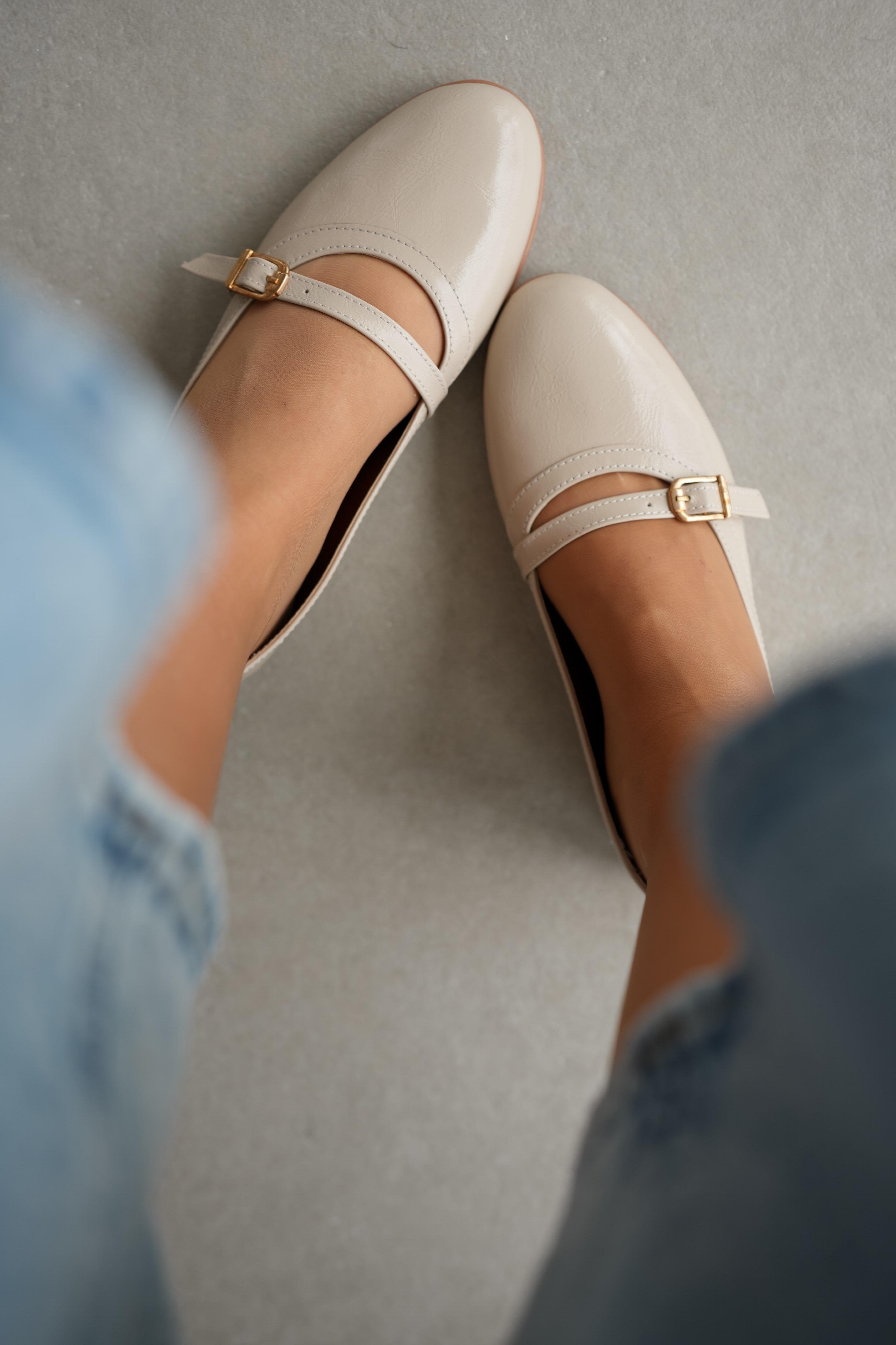 Eria Round Toe Belt Accessory Women's Ballerinas-OFFWHITE Patent Leather