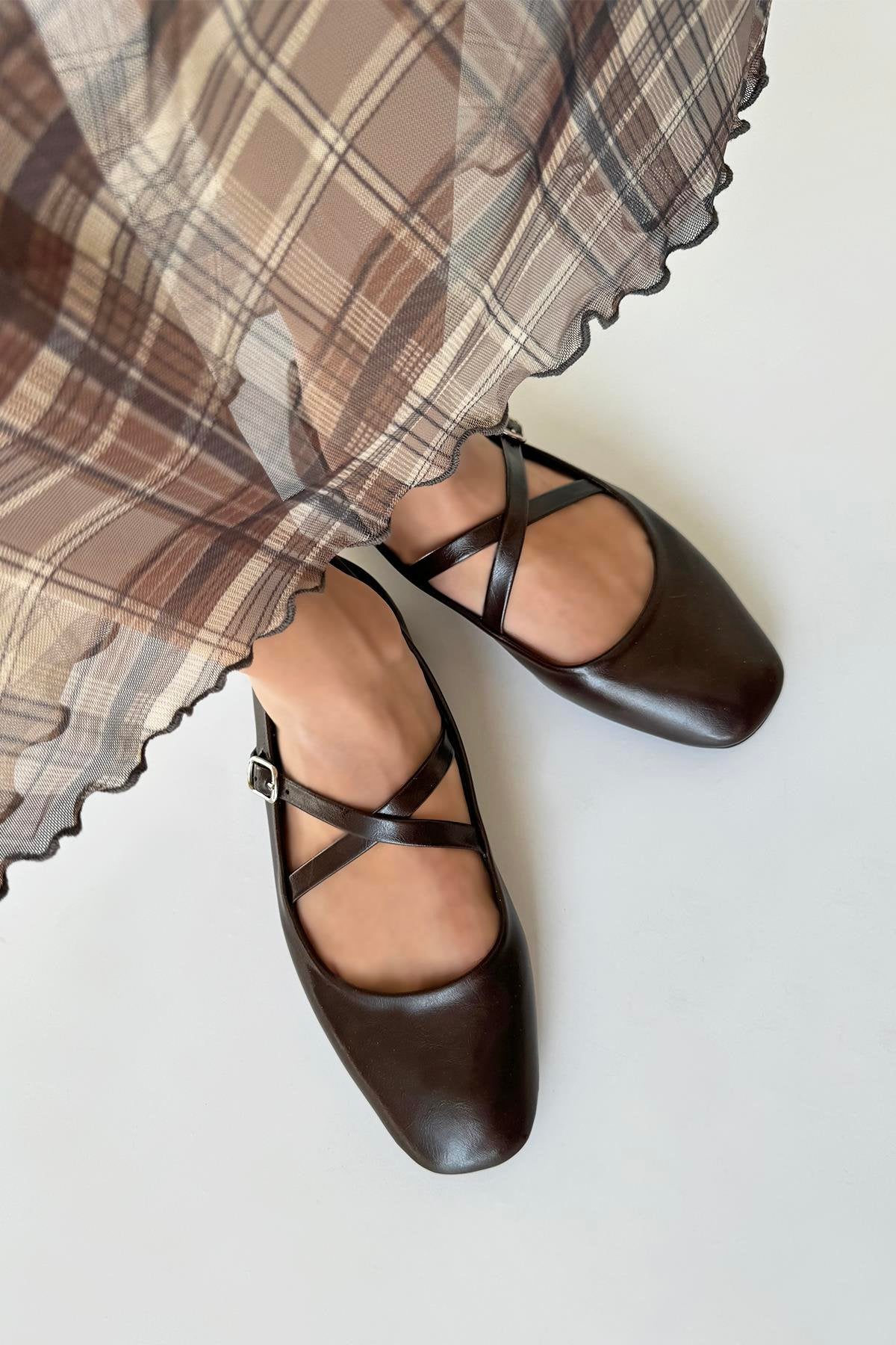 Blake Women's Cross Belt Detail Crinkle Leather Ballerina Brown