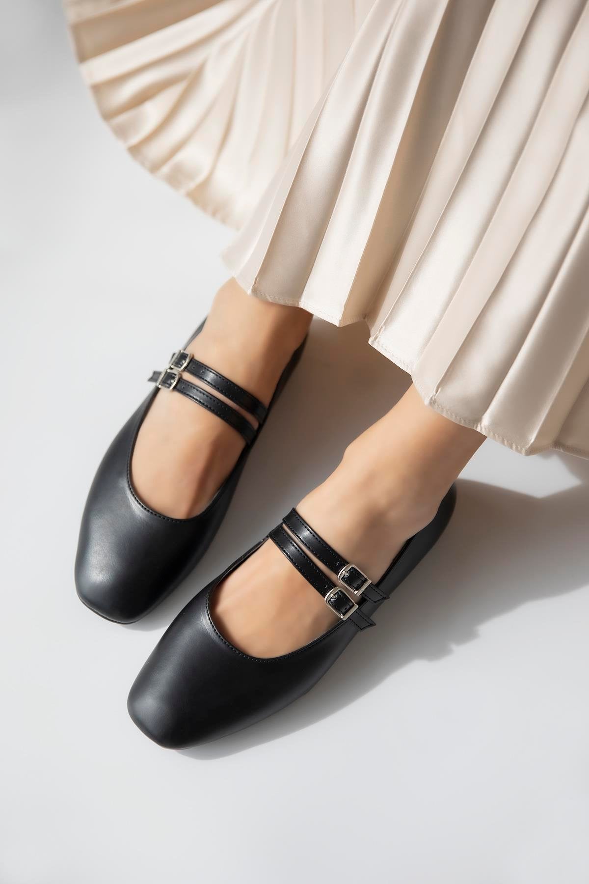 Elvira Women's Belt Detail Leather Ballerina Shoes - Black