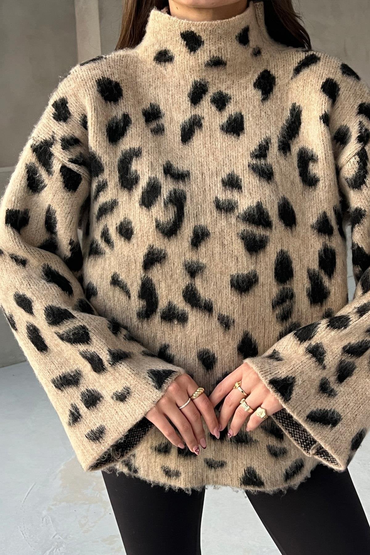 Beige Leopard Pattern Half Fisherman's Knit Sweater