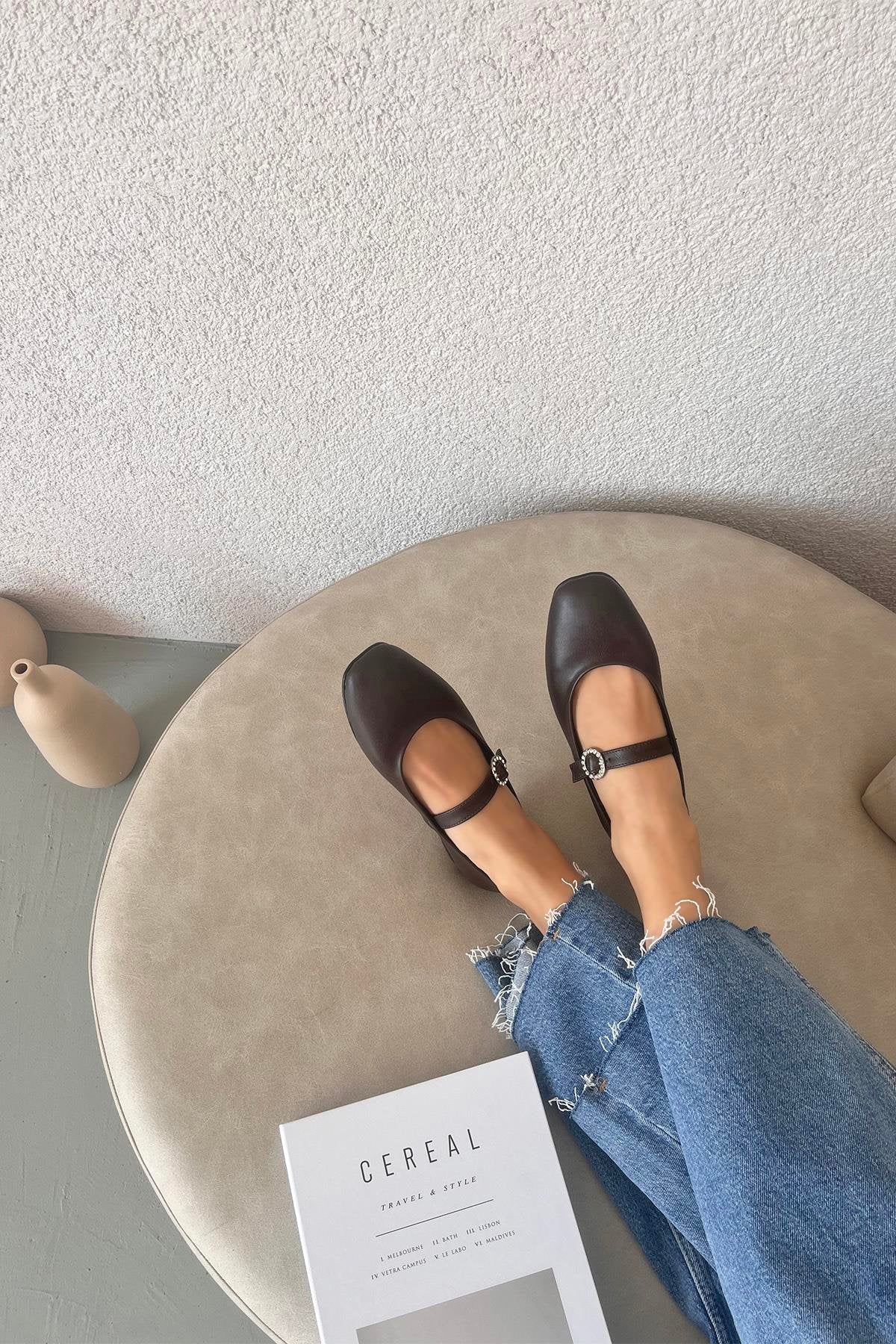 Berny Women's Belt Detail Leather Ballerina - Brown