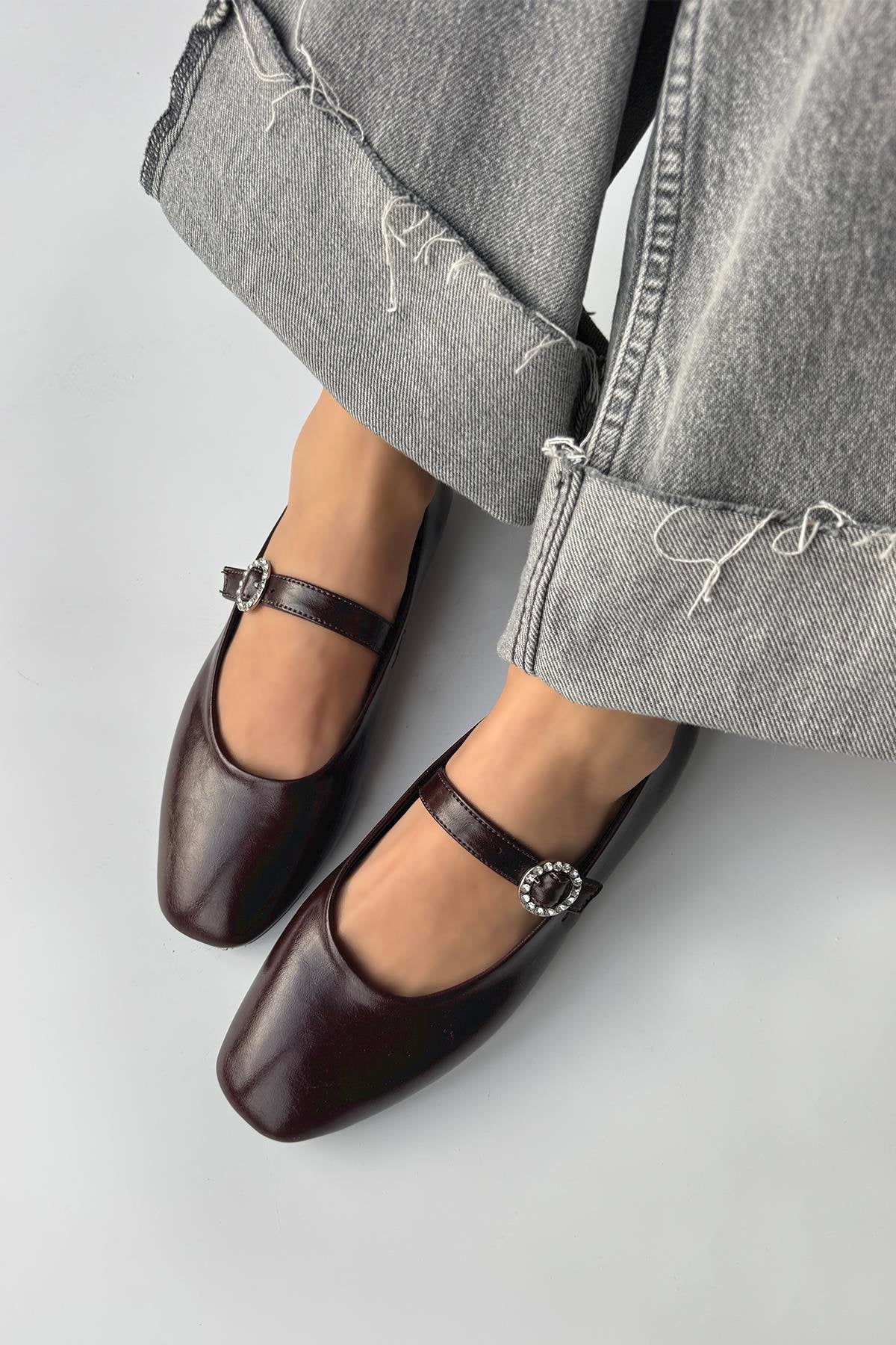 Berny Women's Belt Detail Crinkle Leather Ballerina - Burgundy