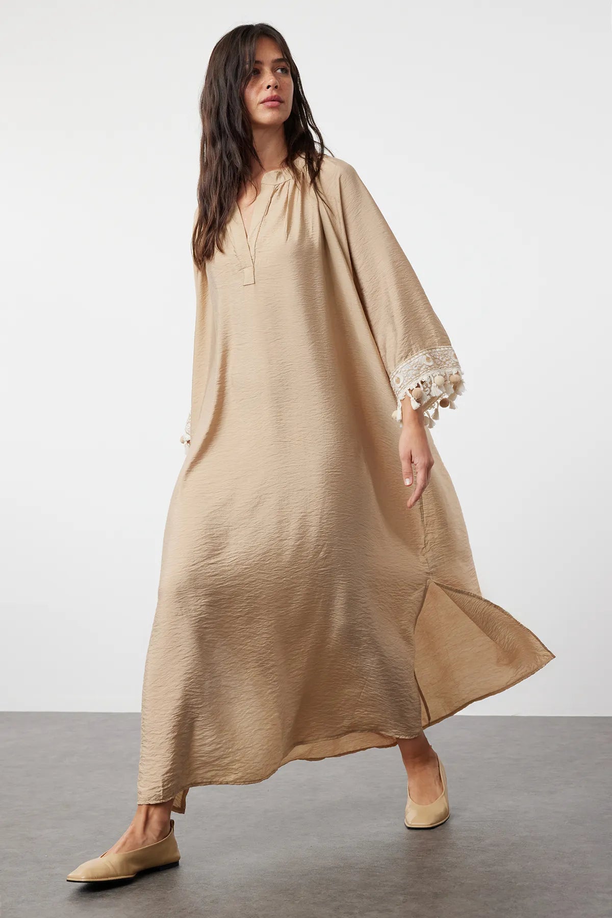 Stone Accessory Detailed Woven Cape &amp; Abaya