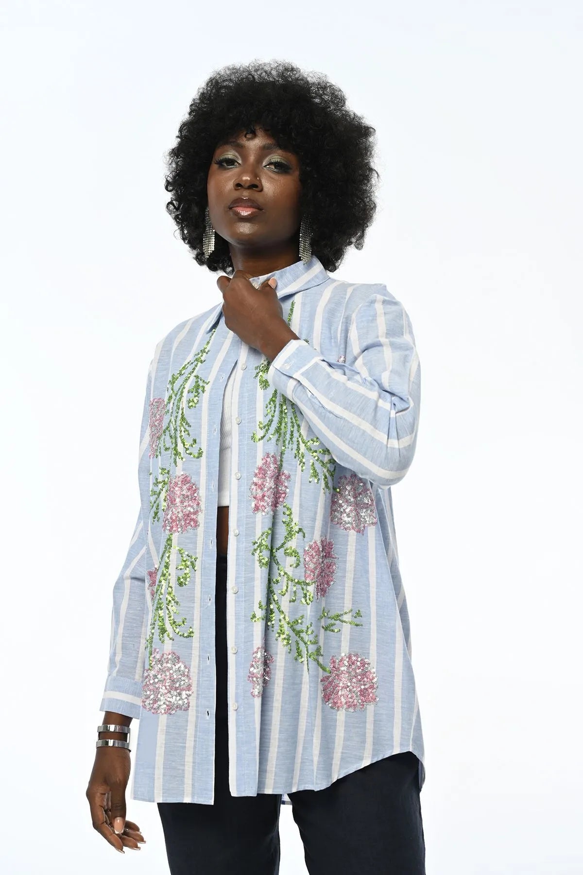 WOMEN'S STRIPED OVERSIZE CUT FLORAL EMBROIDERY SHIRT