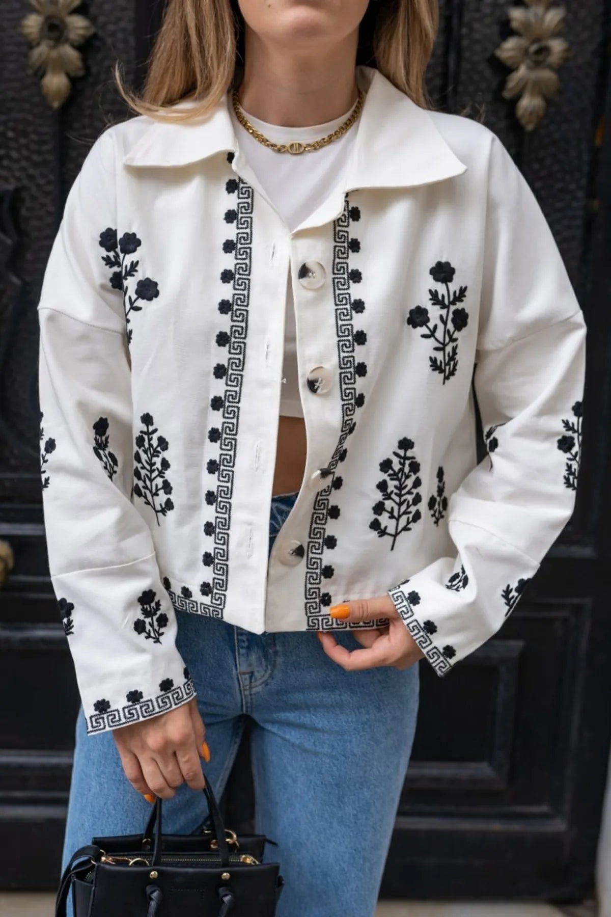 White Button and Embroidery Detailed Thin Linen Jacket