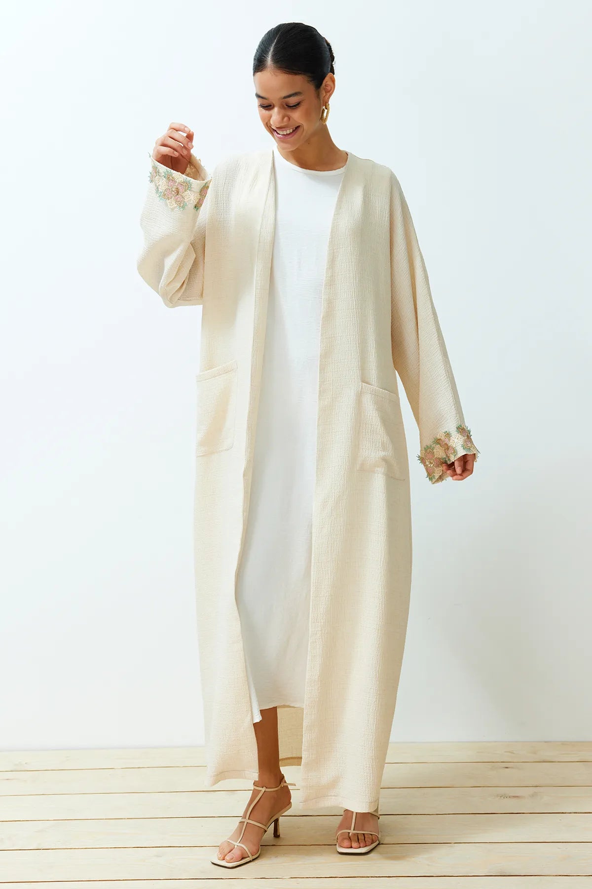 Stone Brode Detailed Long Woven Cape &amp; Abaya