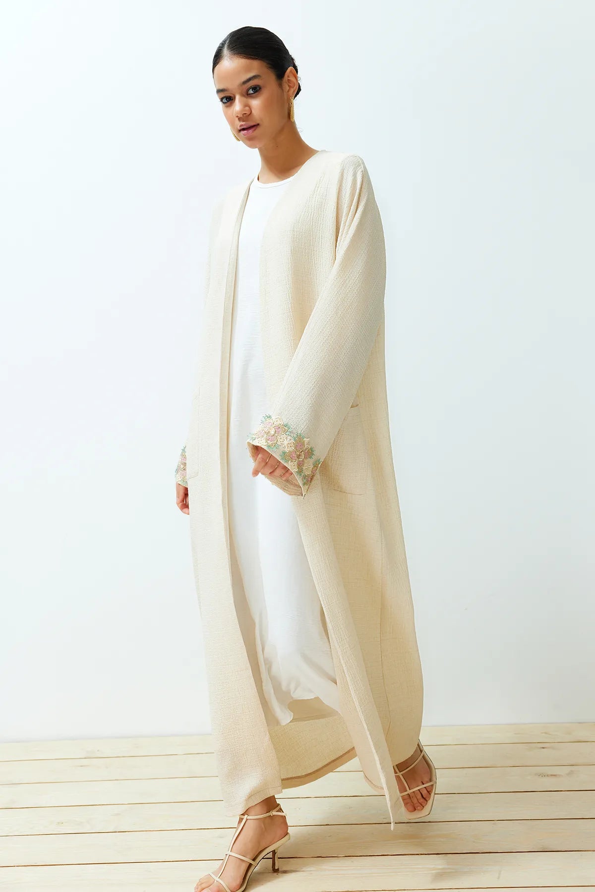 Stone Brode Detailed Long Woven Cape &amp; Abaya