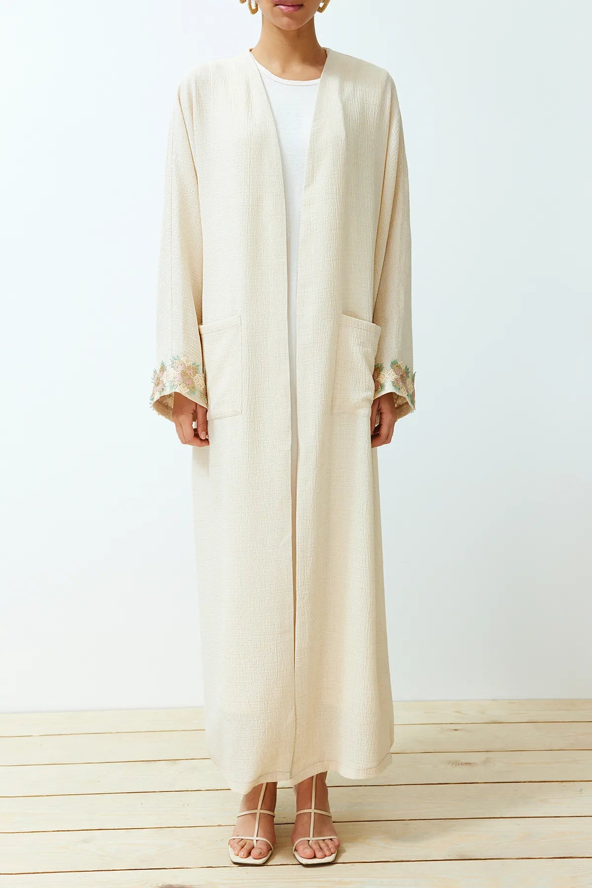 Stone Brode Detailed Long Woven Cape &amp; Abaya