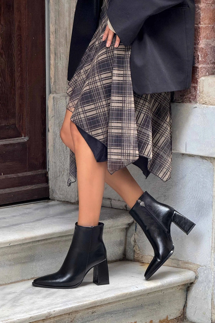 JUANITA BLACK RUSTIC PATTERN ZIPPER DETAIL WOMEN'S HEEL BOOTS