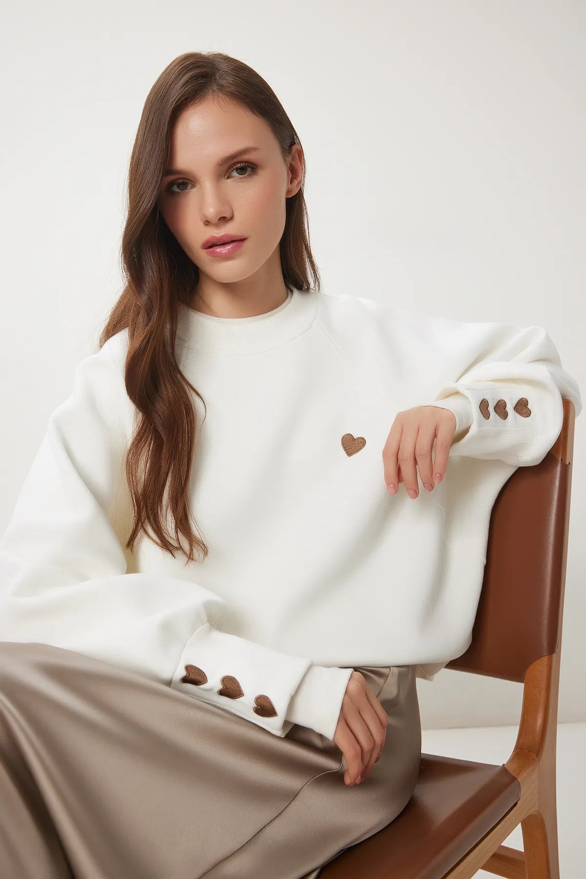 Heart Embroidery Raised Knitted Sweatshirt OFF WHITE