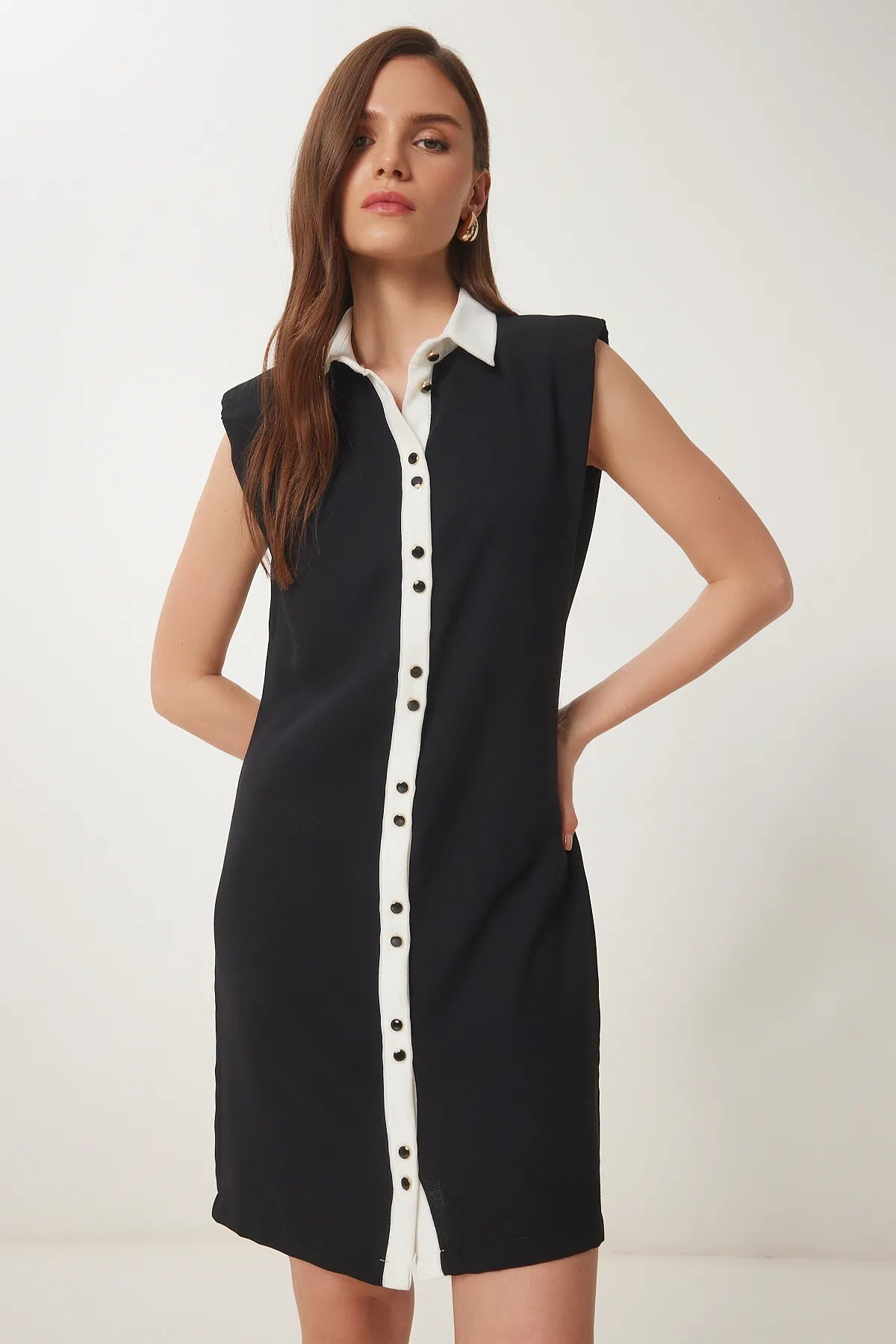 Zero Sleeve Short Dress Black
