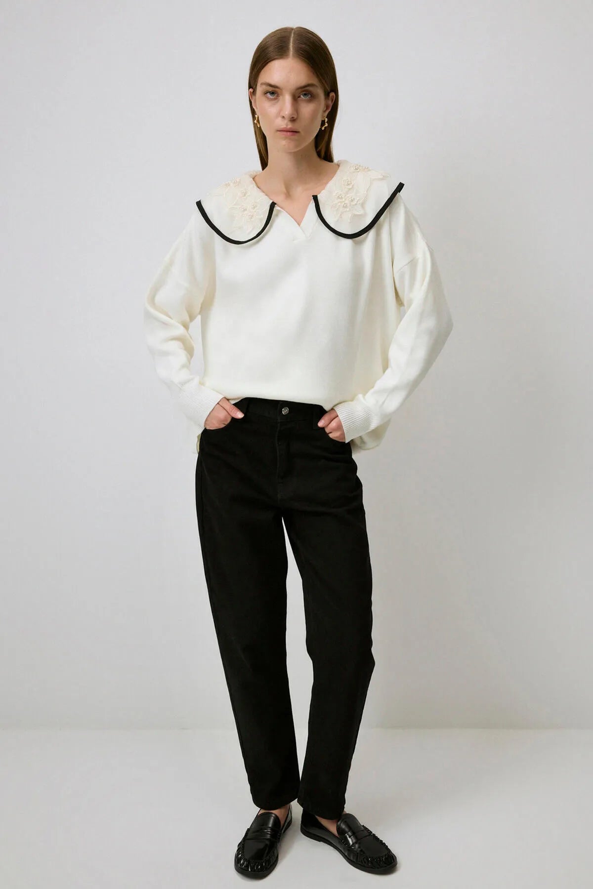 KNIT SWEATER WITH EMBROIDERED COLLAR