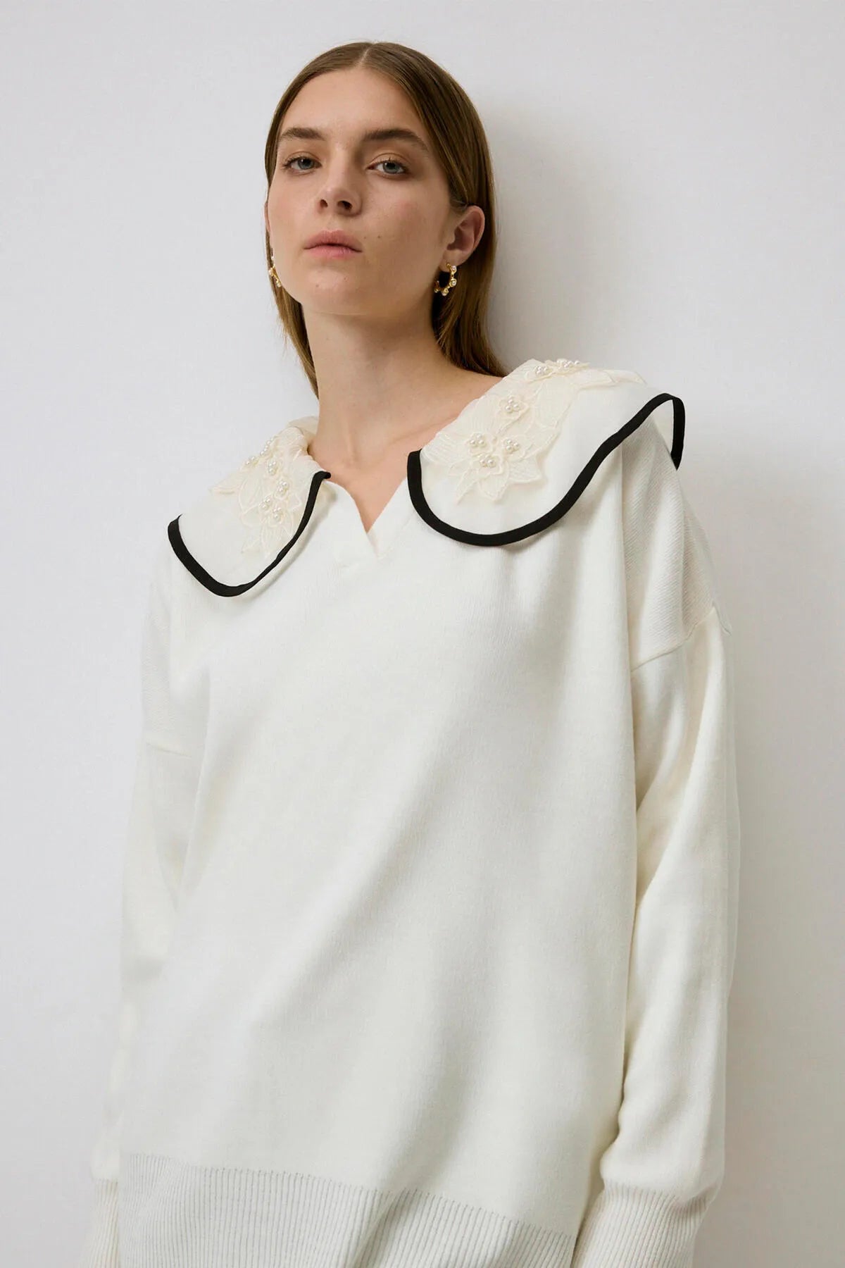 KNIT SWEATER WITH EMBROIDERED COLLAR