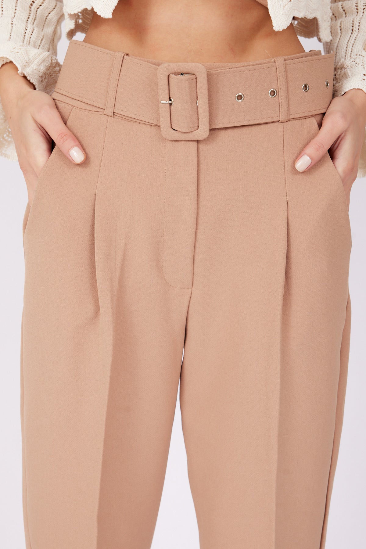 BEIGE COATED BELT TROUSERS - Lebbse