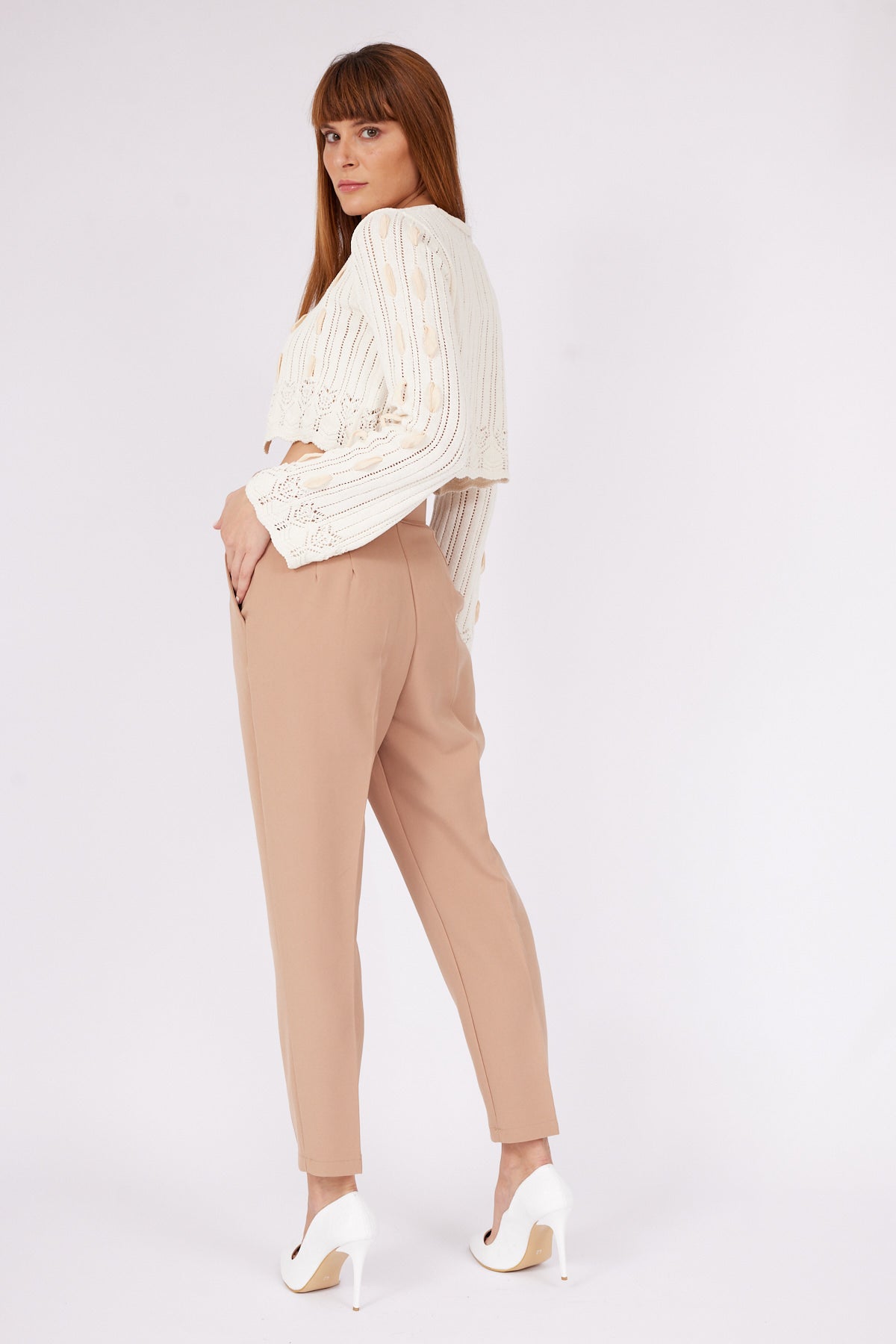 BEIGE COATED BELT TROUSERS - Lebbse