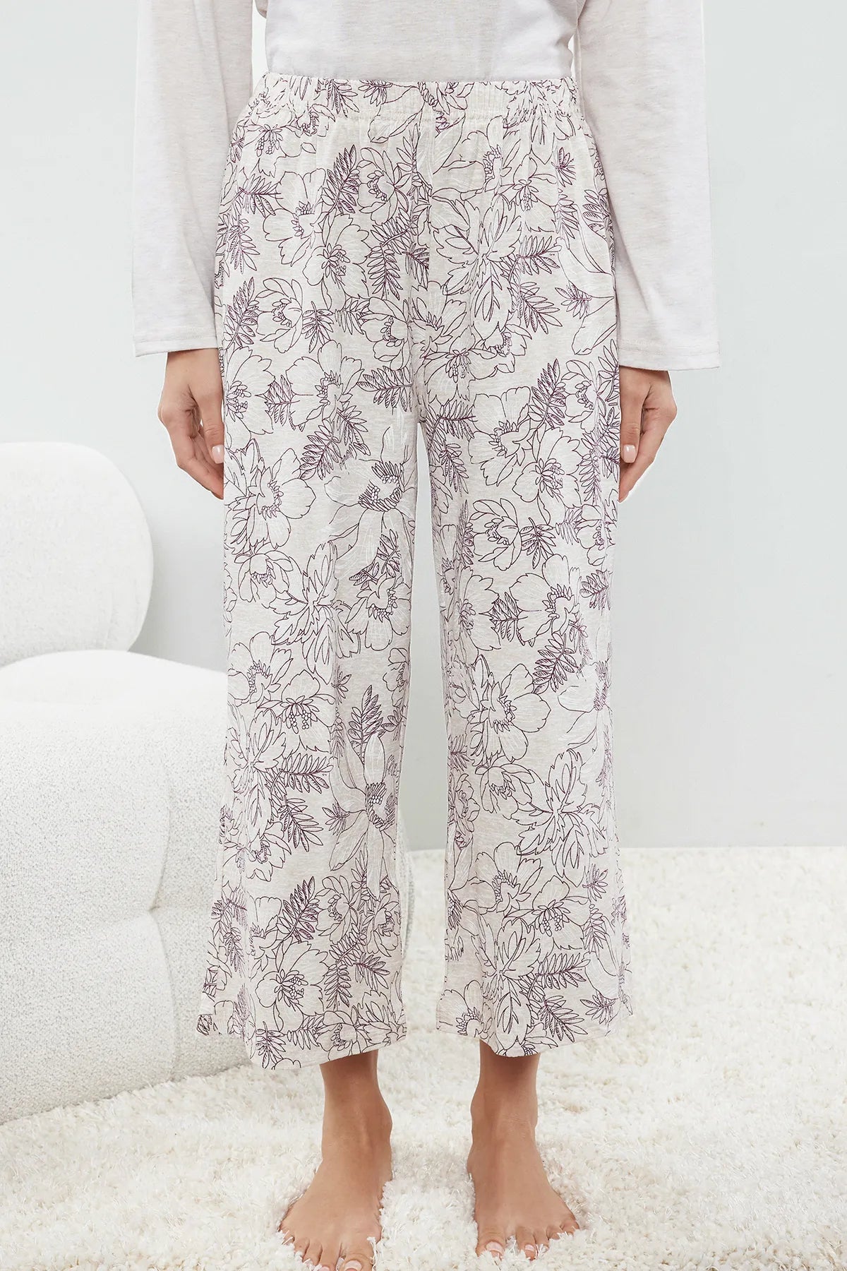 Beige Floral Capri Knitted Pajama Set - Lebbse