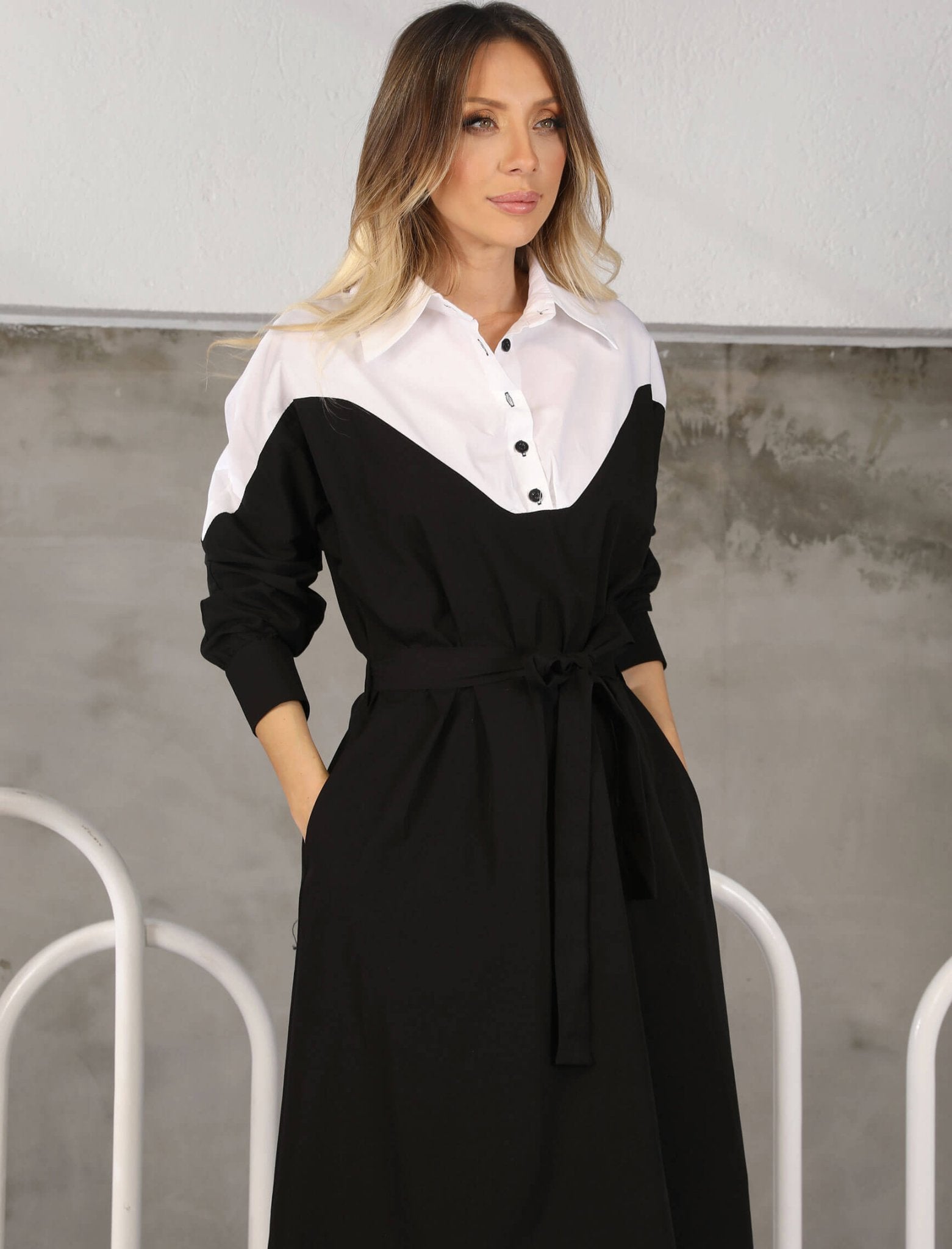 BLACK AND WHITE POPLIN BELT DRESS - Lebbse