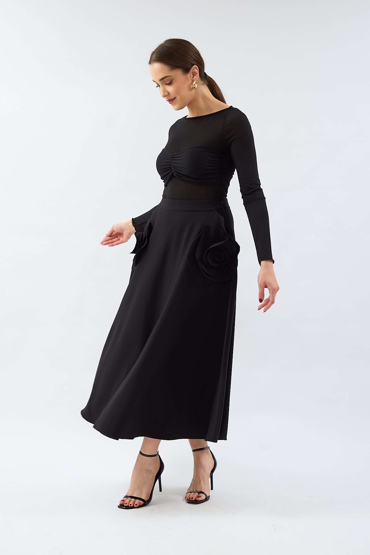 Black Design Rose Detailed Midi Skirt - Lebbse