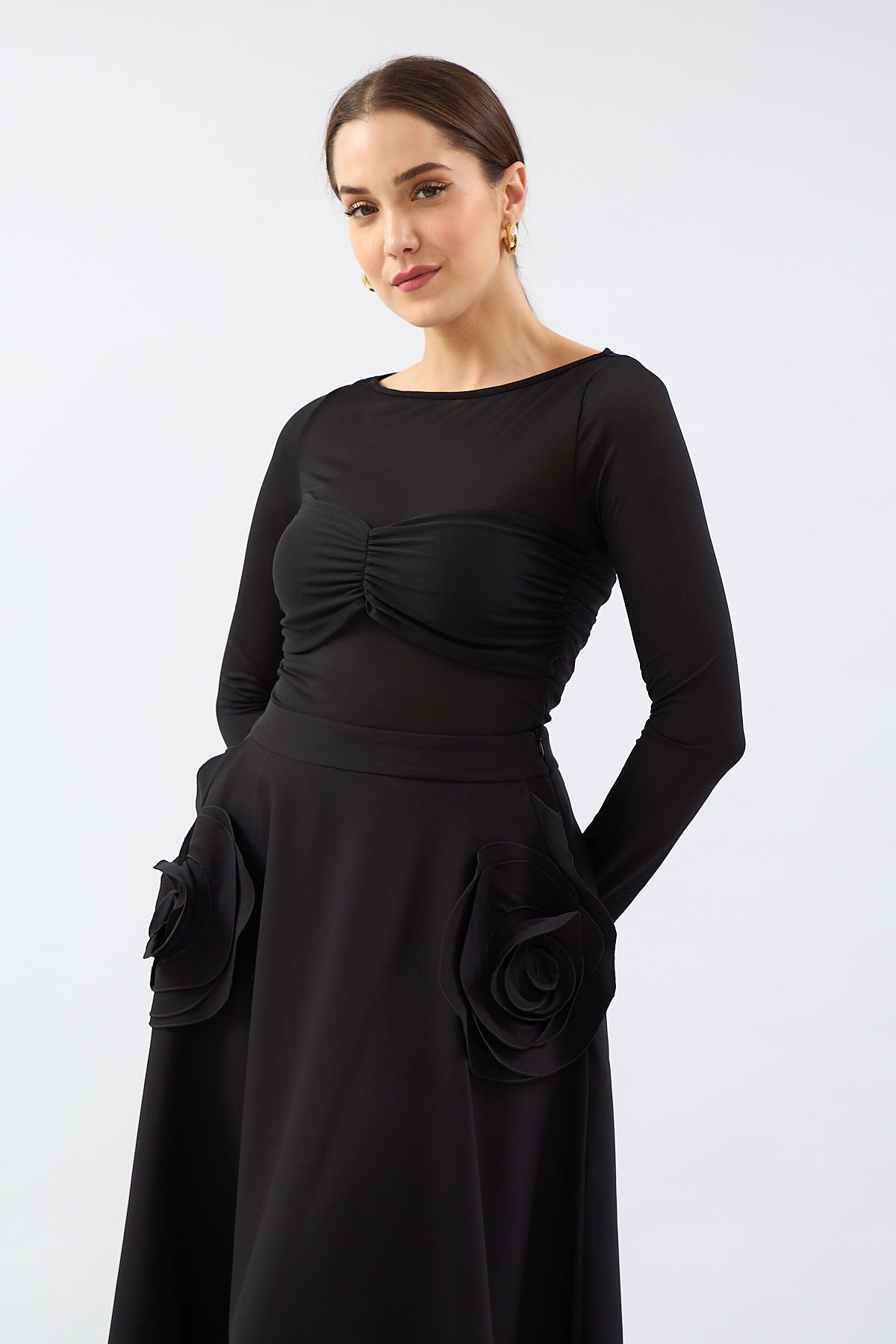 Black Design Rose Detailed Midi Skirt - Lebbse