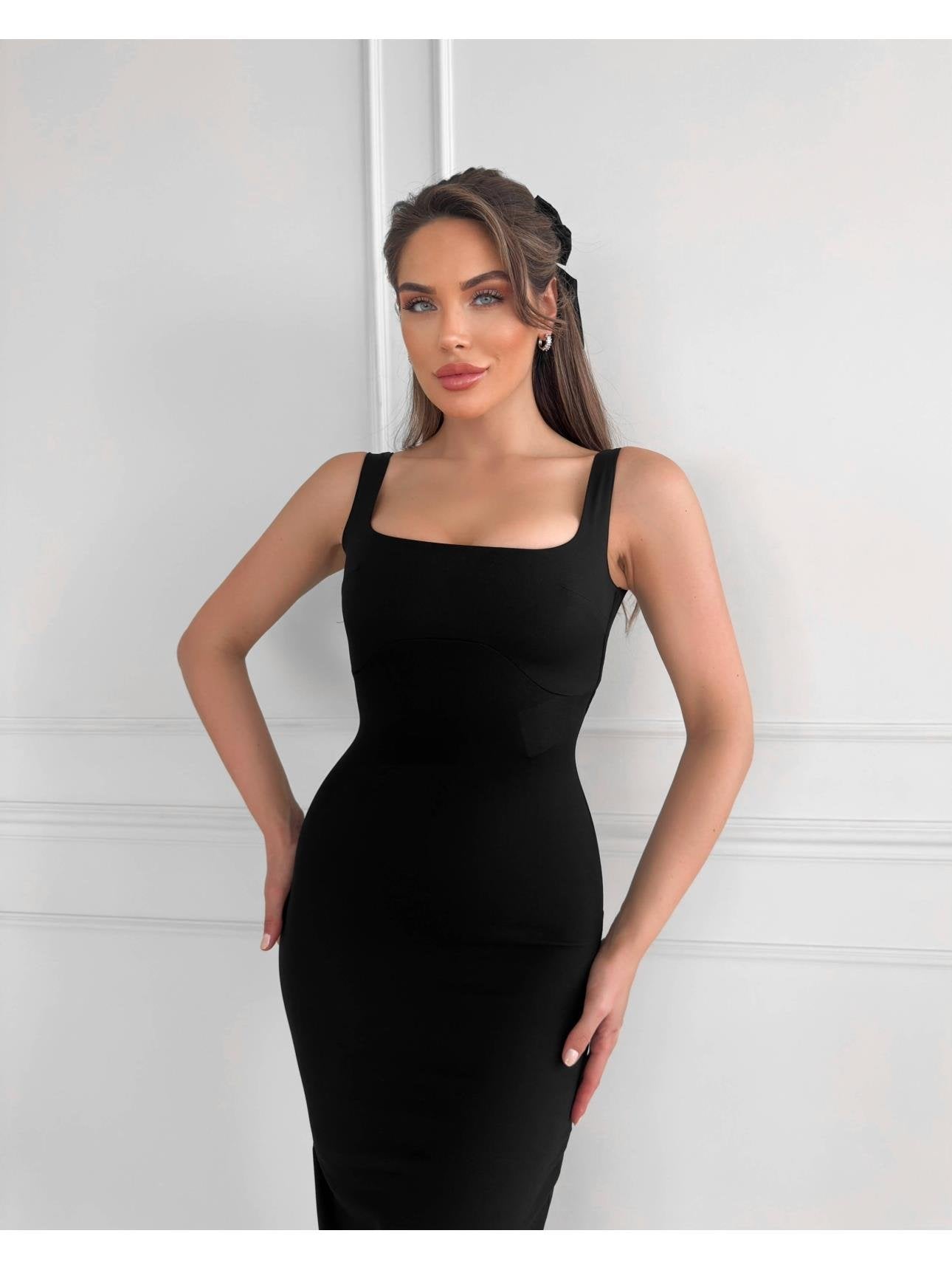 BLACK FITTING MIDI DRESS - Lebbse