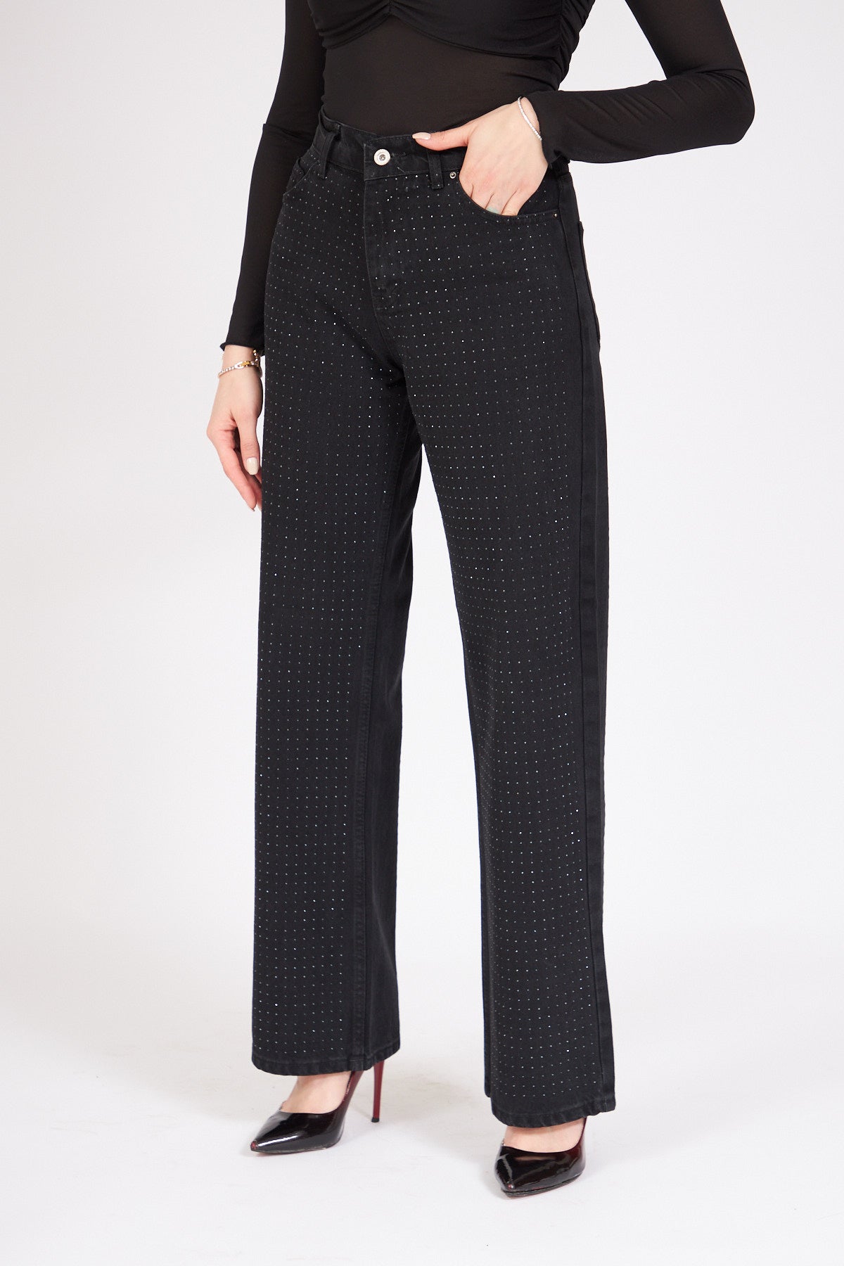 3- بنطلون جينز نسائي مطرز بالأحجار - Black Stone Embroidered Jean