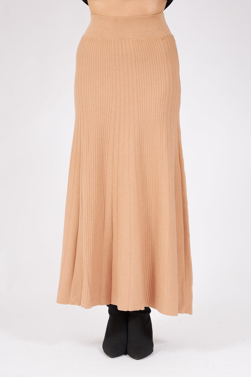 5- موديلات تنورة طويلة تريكو سميك لون جملي - Camel Thick Corduroy Knit Skirt