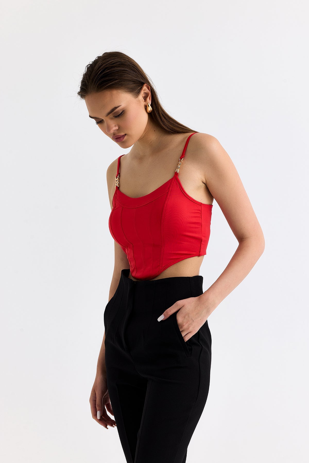 4- بلوزة كت نسائي رياضية لون أحمر مع حزام على الاكتاف - Chain Strap Athlete Red