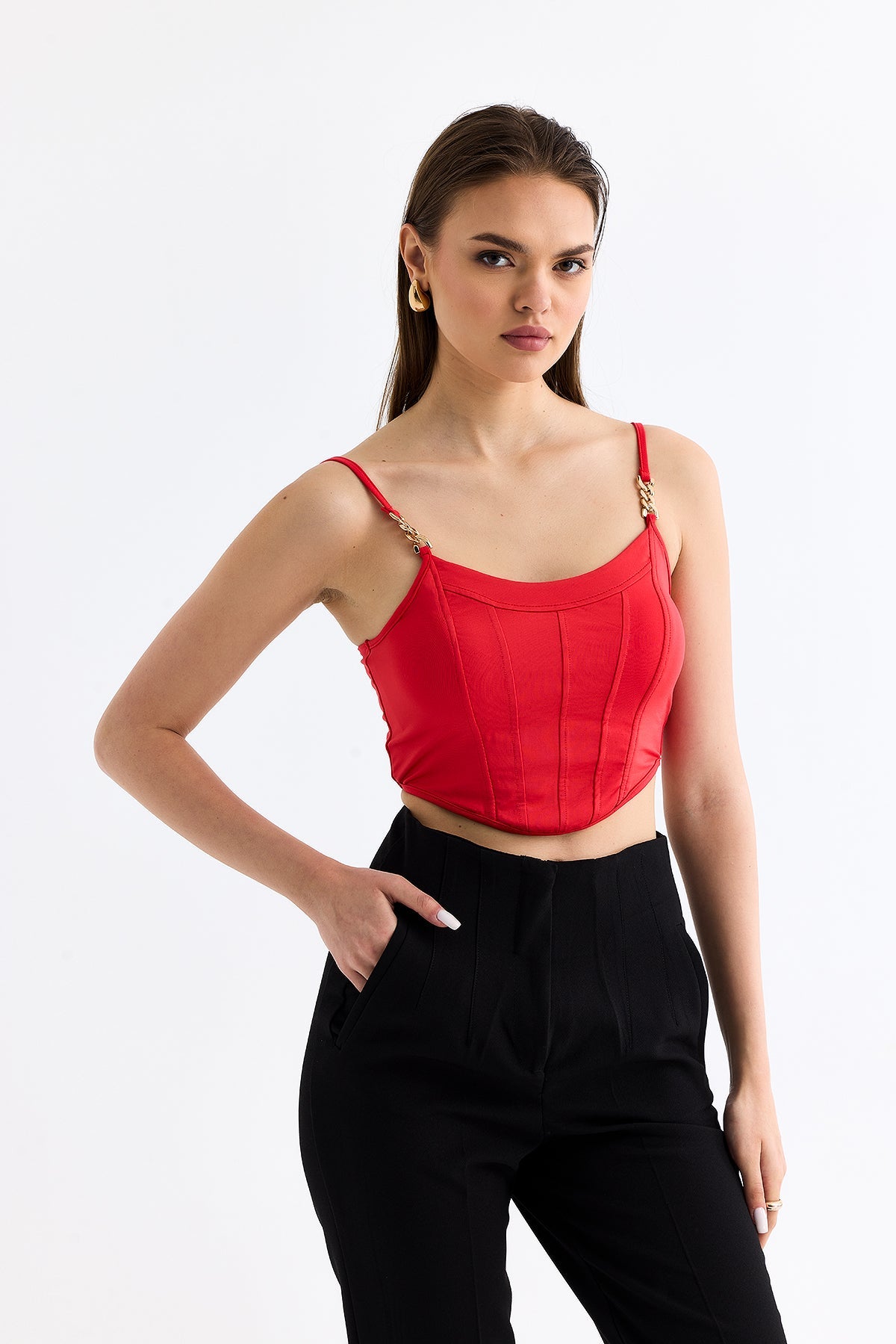 2- بلوزة كت نسائي رياضية لون أحمر مع حزام على الاكتاف - Chain Strap Athlete Red