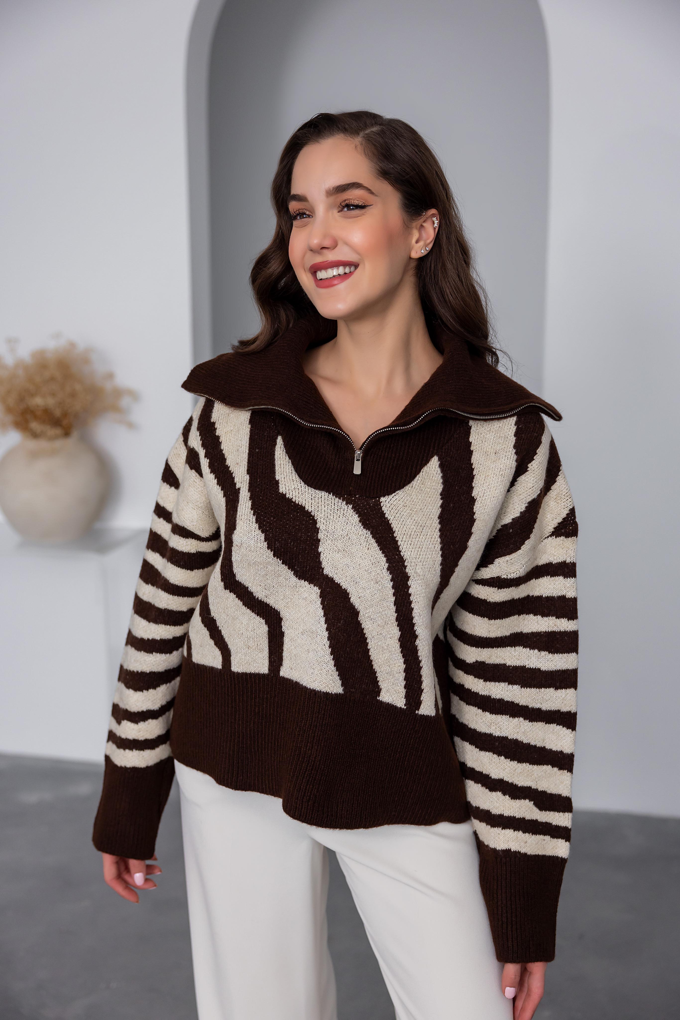 Zipper Turtleneck Sweater - BROWN