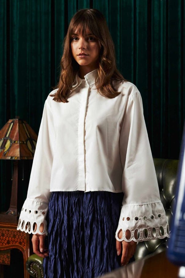 2- قميص نسائي ذو اكمام مطرزة باللون البيج - Embroidery Detailed Shirt Ecru