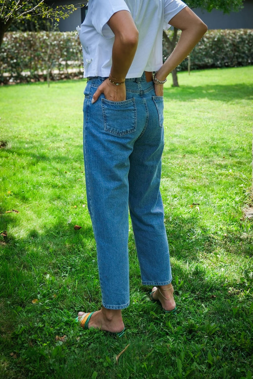 5- بنطلون جينز نسائي أزرق بتطريز شرائط - Embroidery Ribbon Detailed Jeans Blue