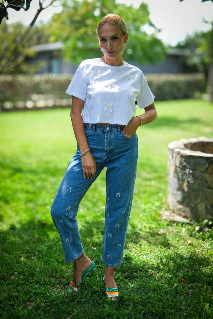 بنطلون جينز نسائي أزرق بتطريز شرائط - Embroidery Ribbon Detailed Jeans Blue