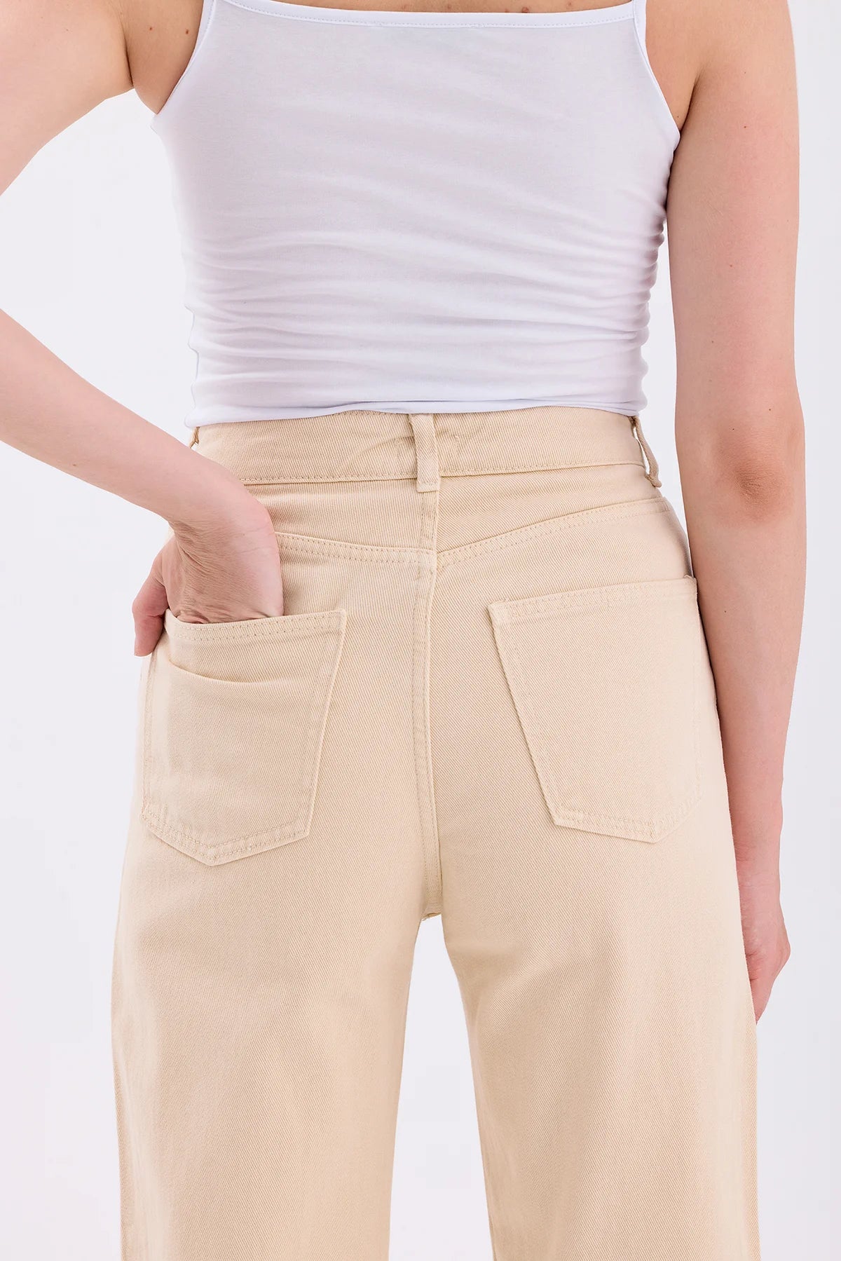 feathers Light Beige Jean Trousers | Jeans | November Vibes | Lebbse feathers Light Beige Jean Trousers | Jeans | November Vibes | Lebbse
