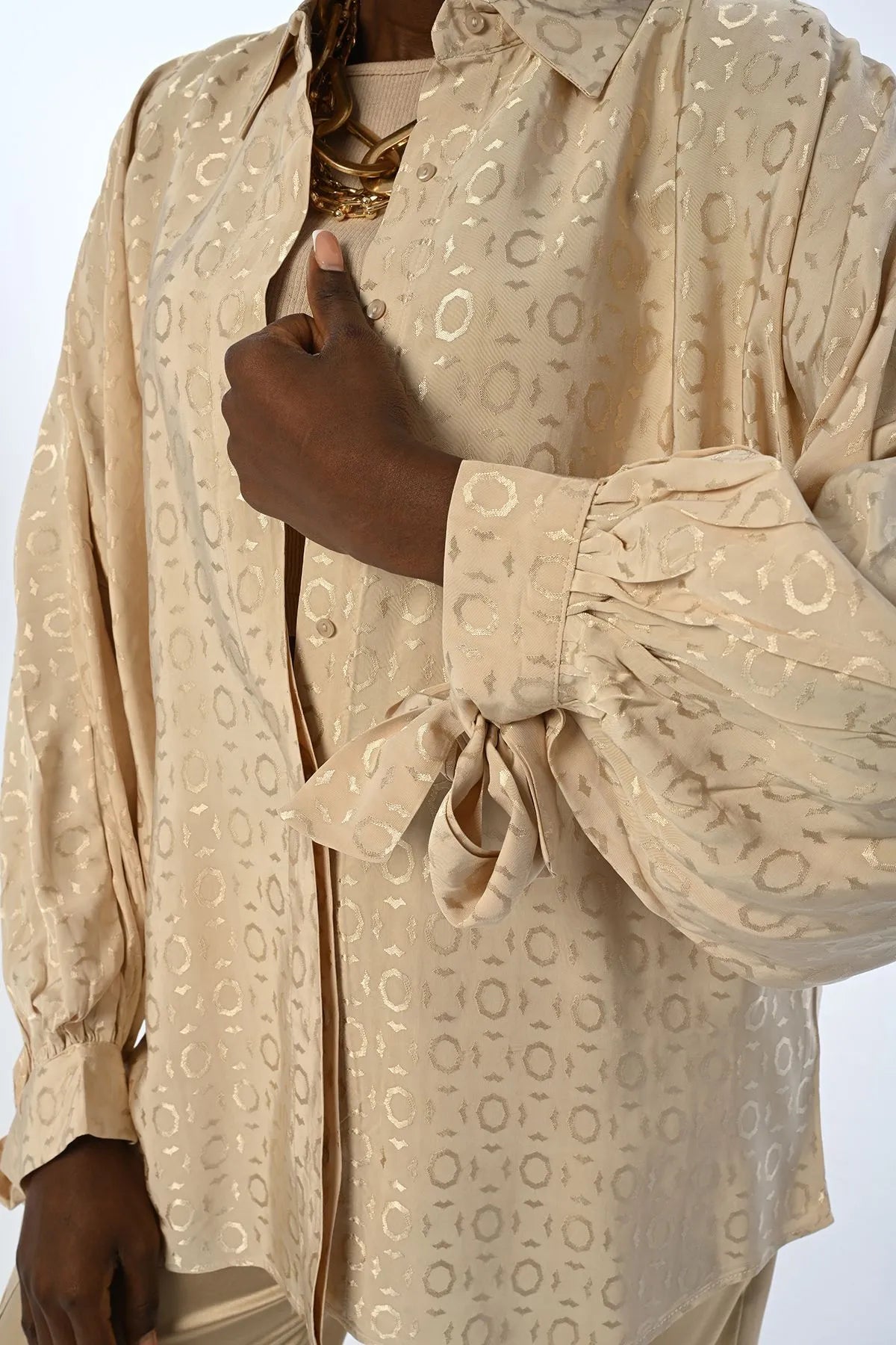 GEOMETRIC PATTERNED BEIGE SHIRT WITH BOUND SLEEVES OVERSIZE FIT - Lebbse