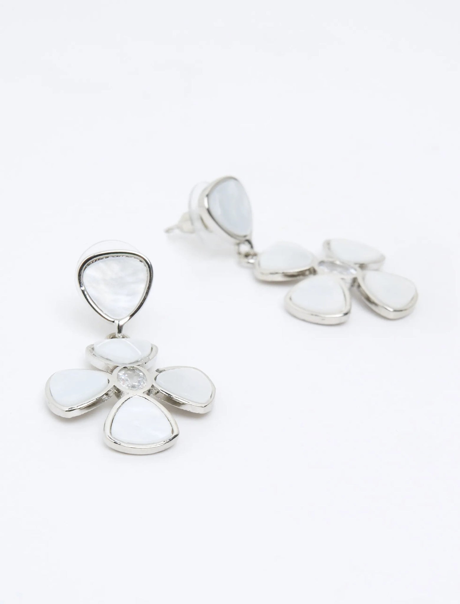 Gray Flower Figured Hanging Earrings - Lebbse