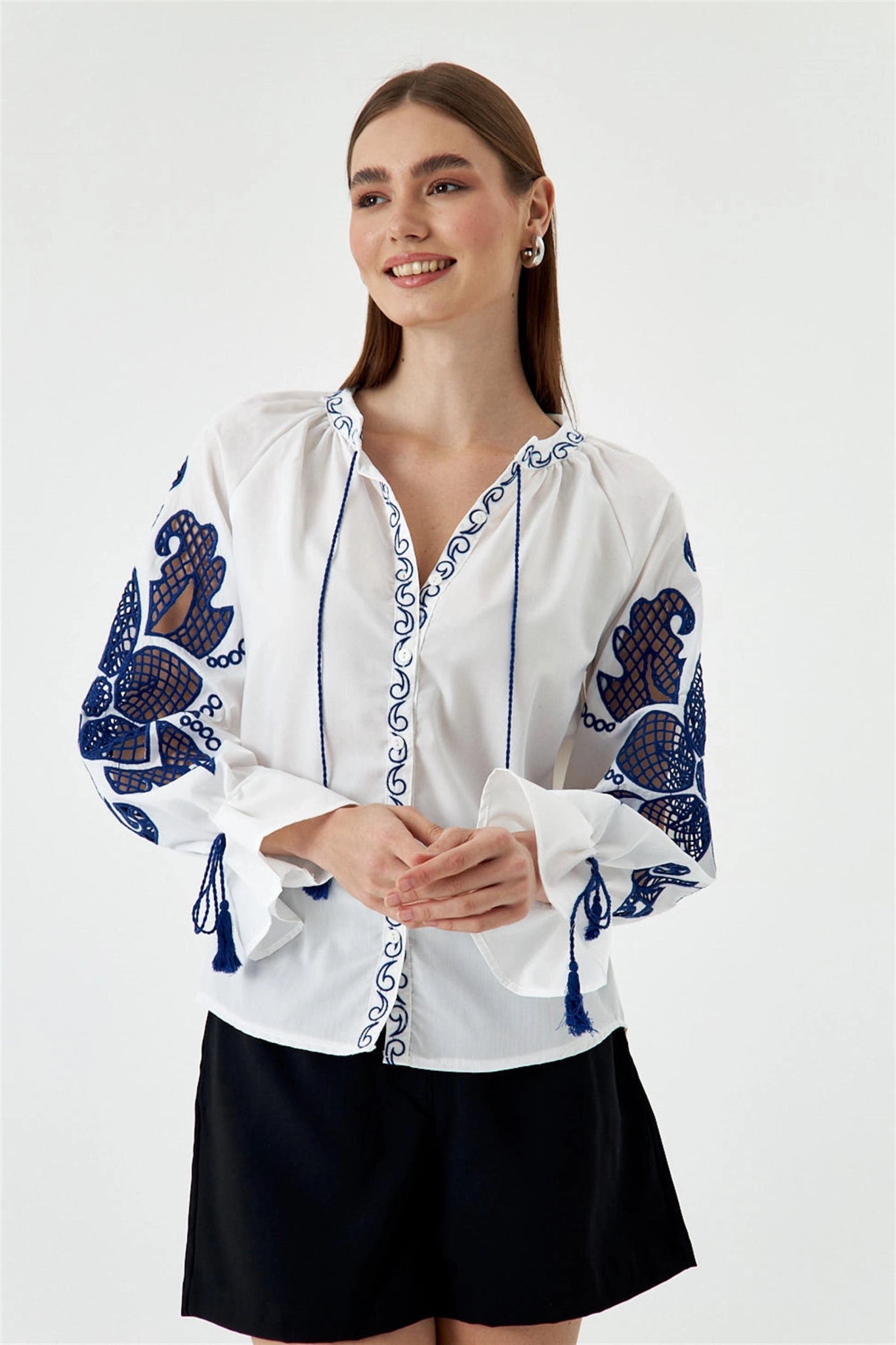 Judge Collar Embroidered White Women's Shirt - Lebbse