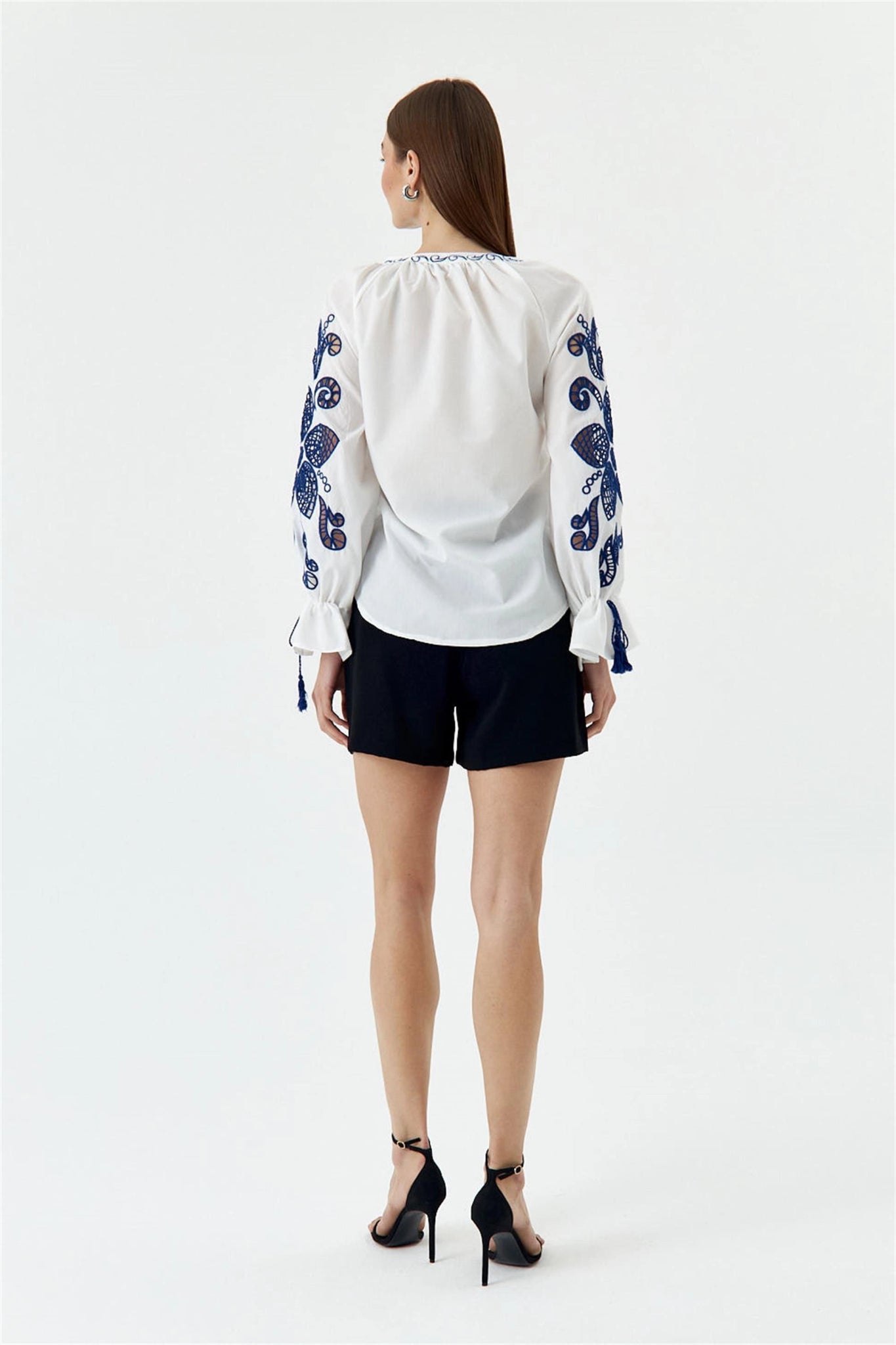 Judge Collar Embroidered White Women's Shirt - Lebbse