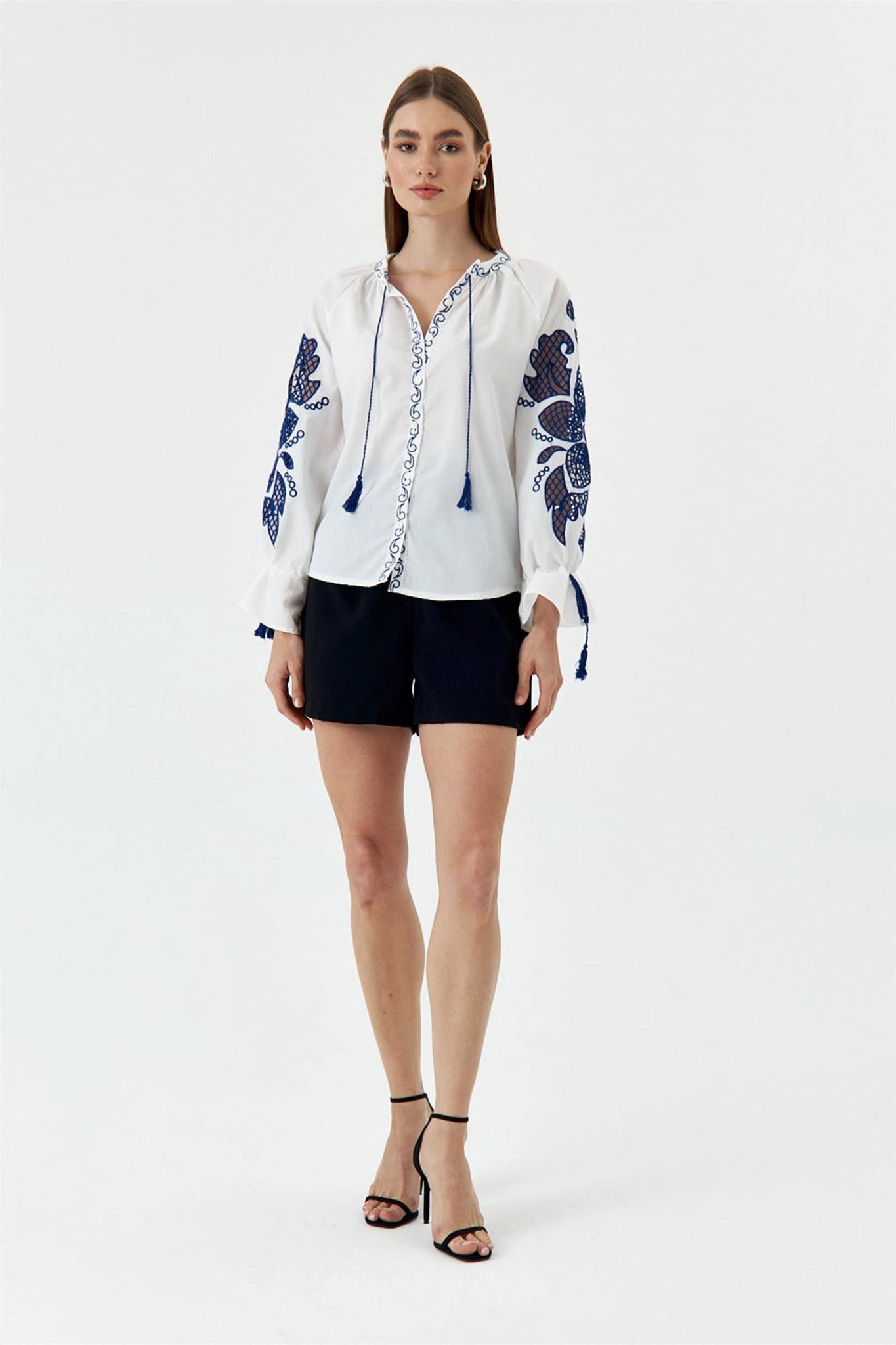 Judge Collar Embroidered White Women's Shirt - Lebbse