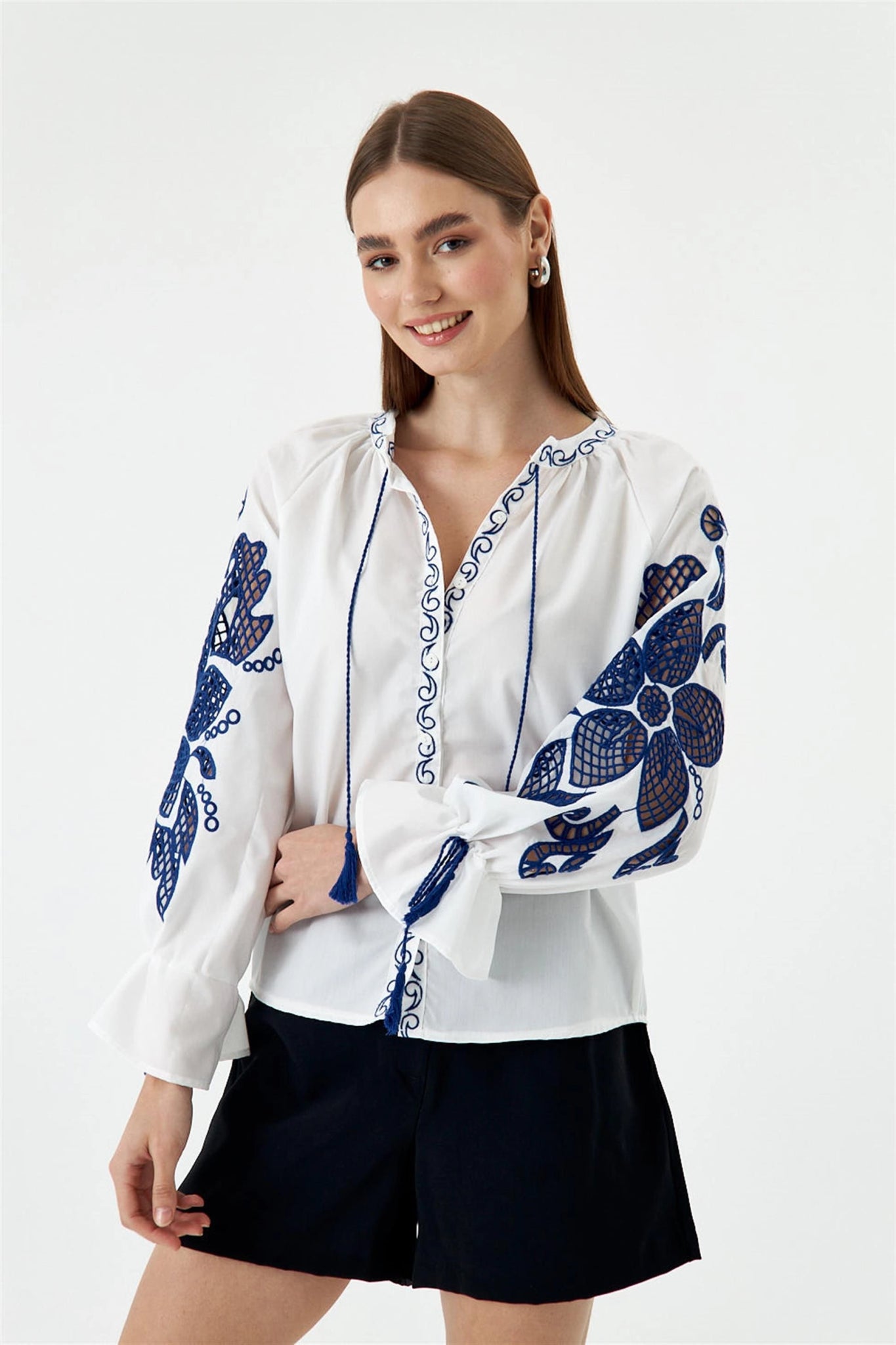 Judge Collar Embroidered White Women's Shirt - Lebbse