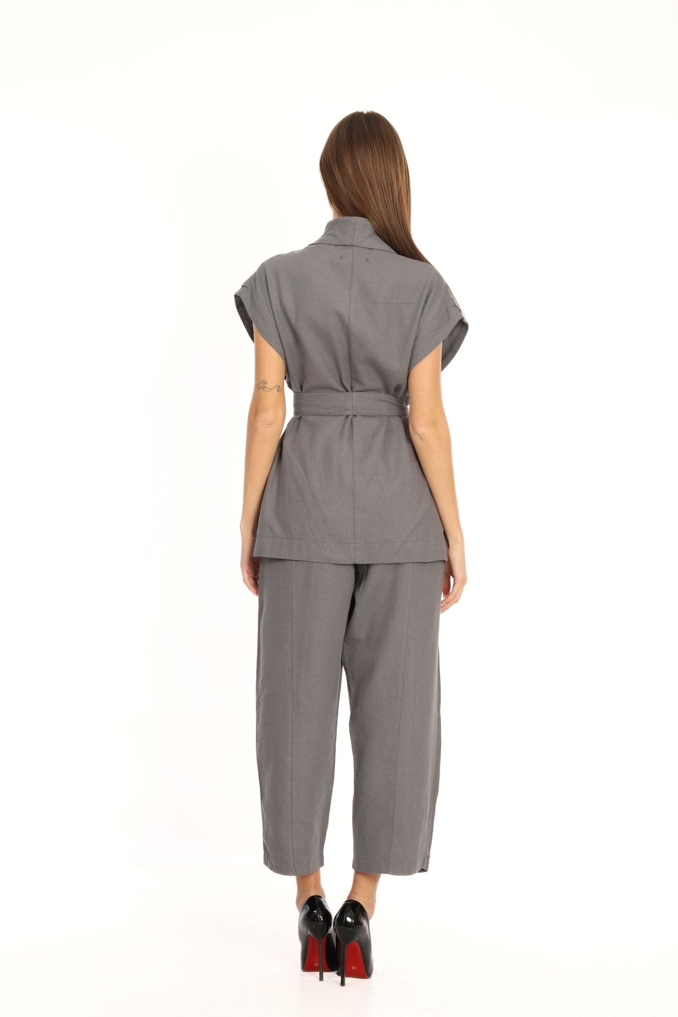 6- بدلة رصاصي فاتح فيست وبنطال مع حزام على الخصر - Juno Vest Belted Suit Gray