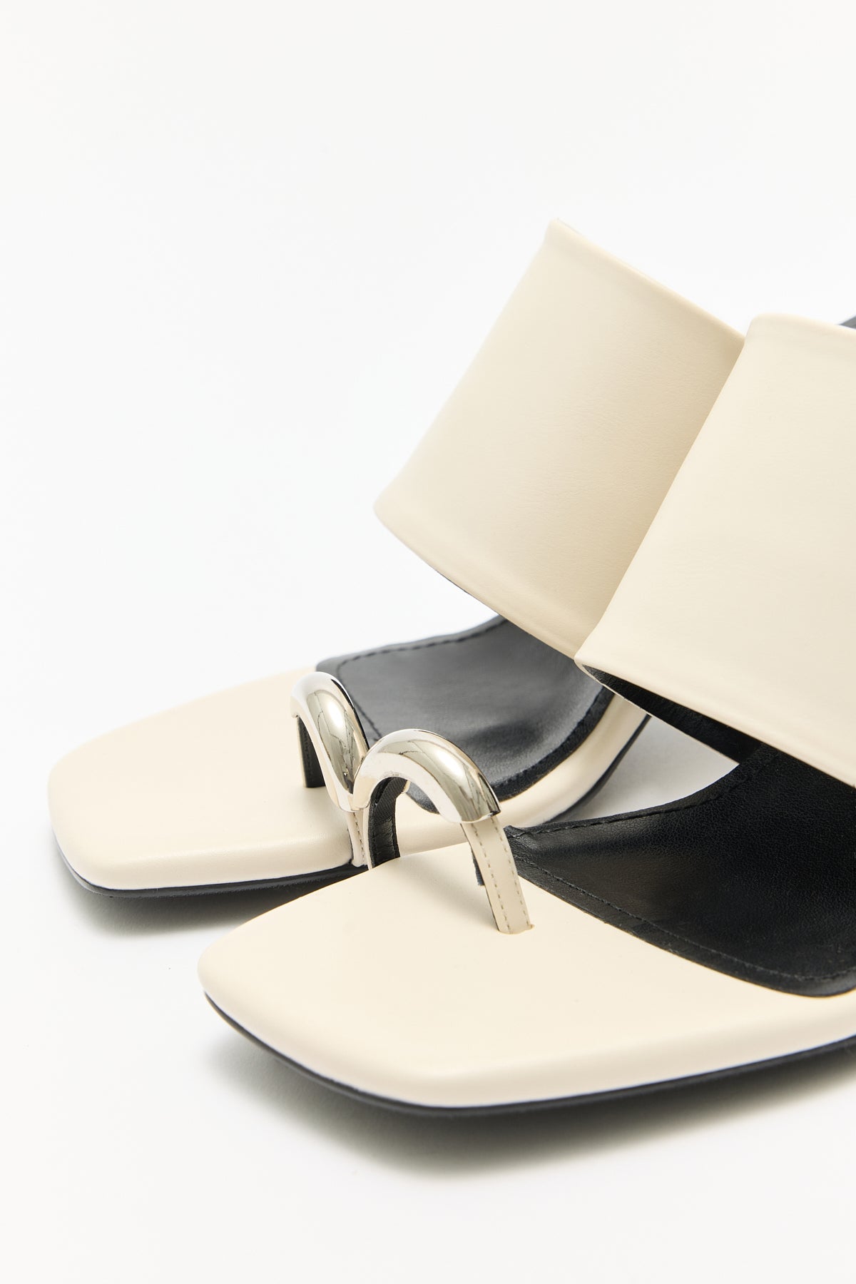 Metal Detail Toe-Post Bone Women’s Heeled Slipper | FOOTWEAR | Heels | Slipper | Lebbse Metal Detail Toe-Post Bone Women’s Heeled Slipper | FOOTWEAR | Heels | Slipper | Lebbse