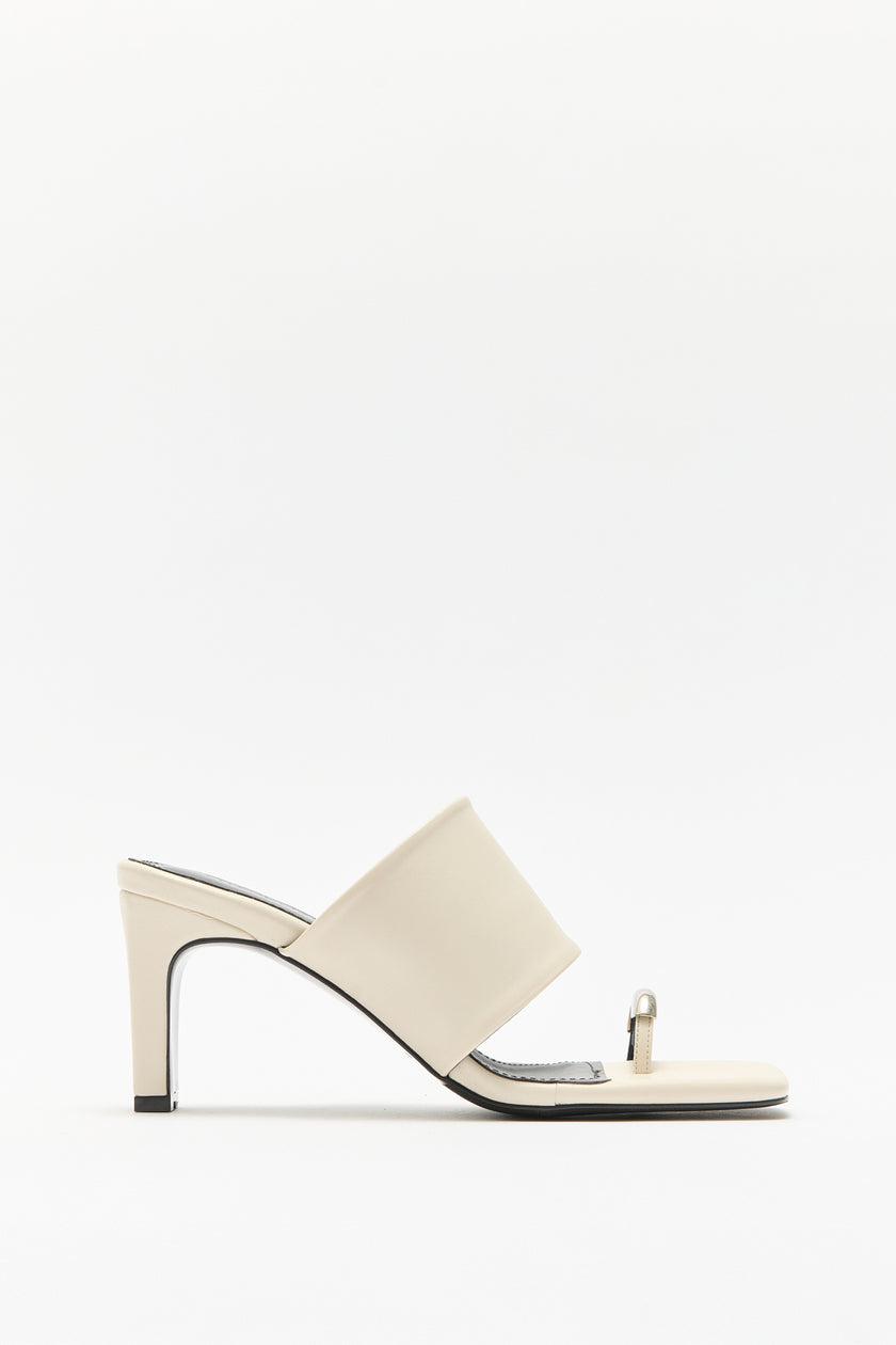 Metal Detail Toe-Post Bone Women’s Heeled Slipper