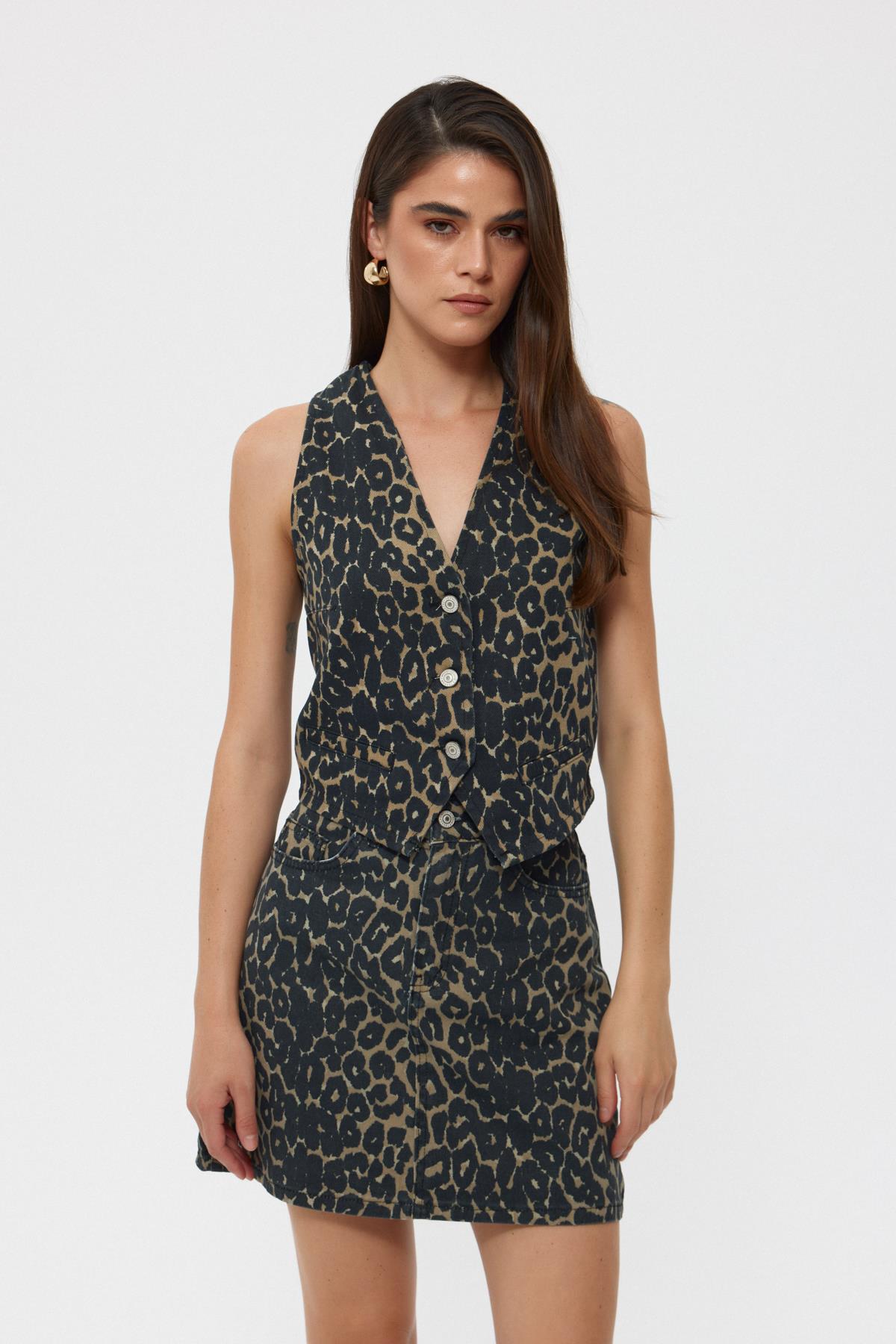 Leopard Front Buttoned Denim Vest - Lebbse